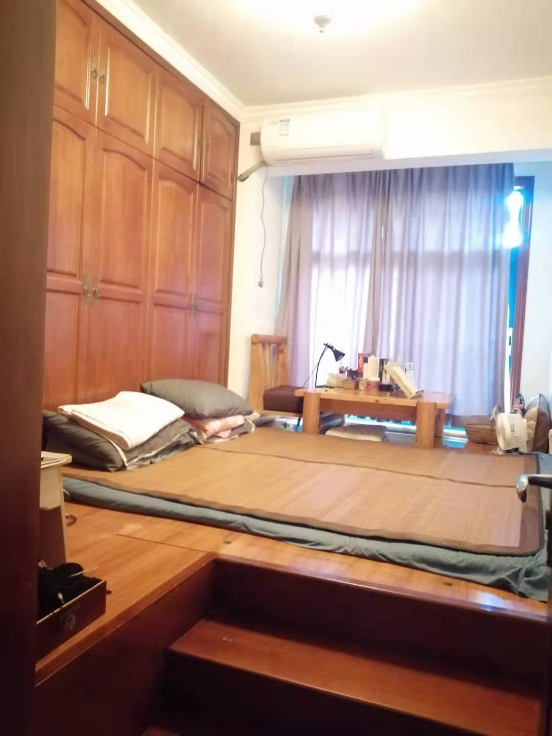 金益紫檀 4室2厅2卫 80.0万 金益紫檀 4室2厅2卫 80.0万卧室