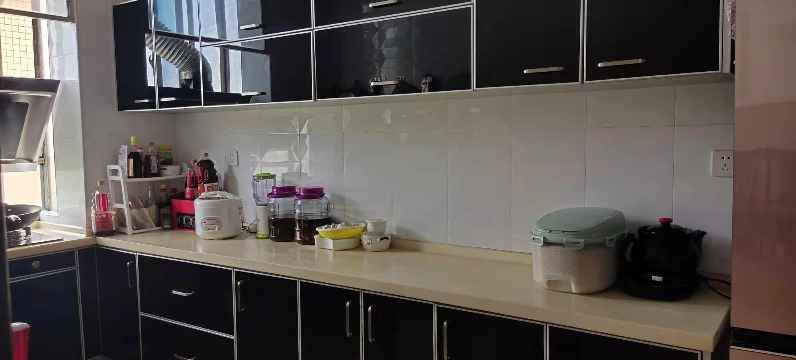 丽景花园  4室2厅2卫    69.8万 丽景花园  4室2厅2卫    69.8万卫生间