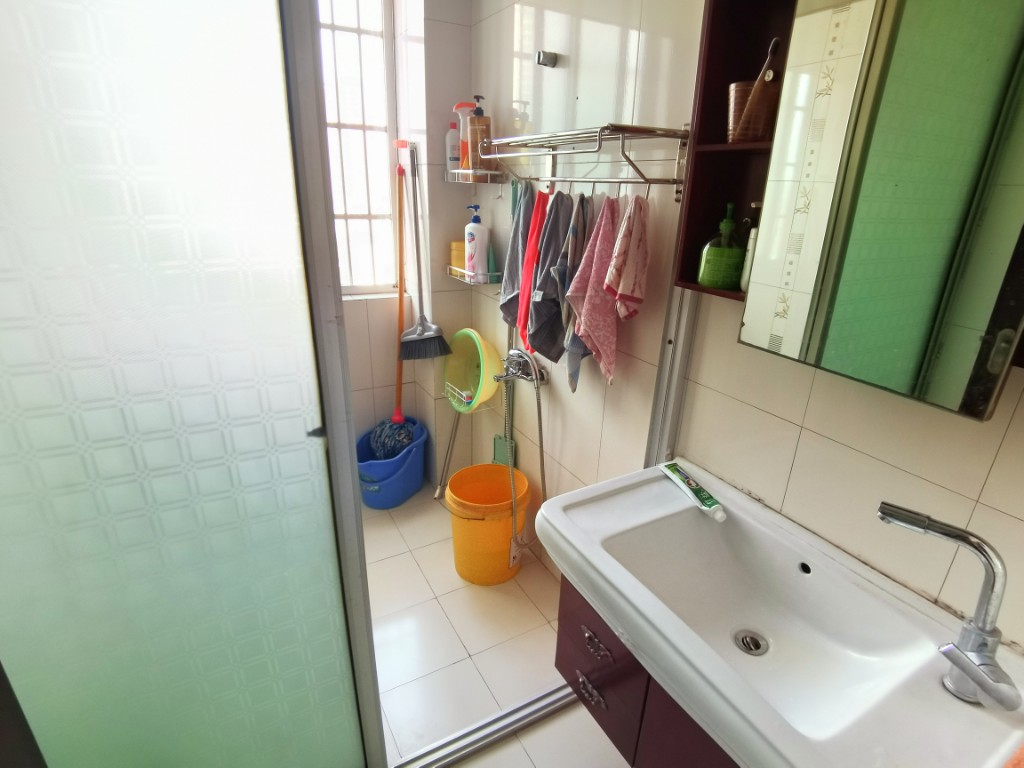 珠江丽园 2室2厅1卫 68.0万 珠江丽园 2室2厅1卫 68.0万客厅