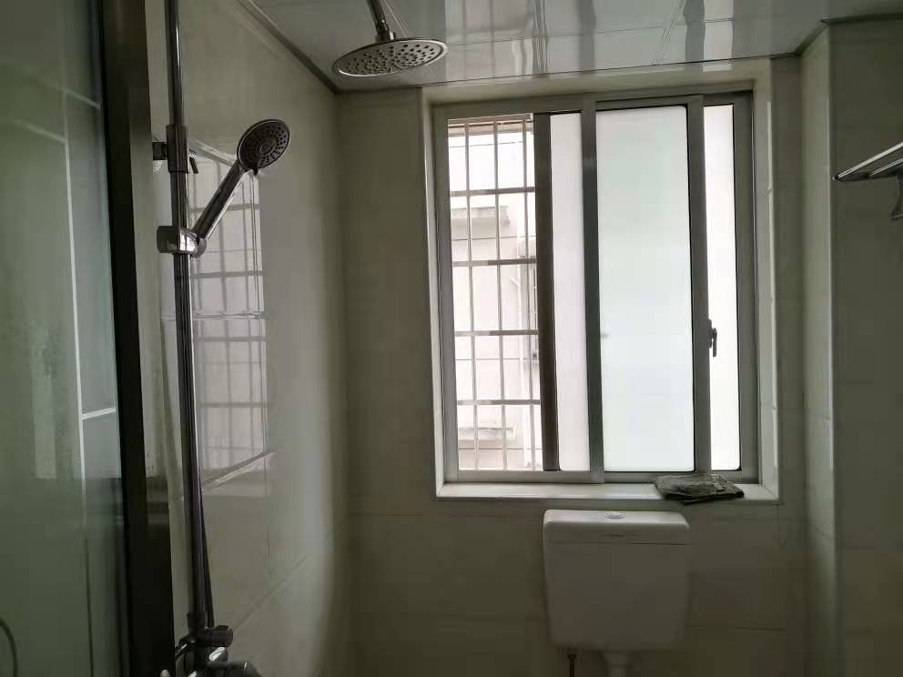 泽苑兴居  2室2厅1卫   51.80万卫生间