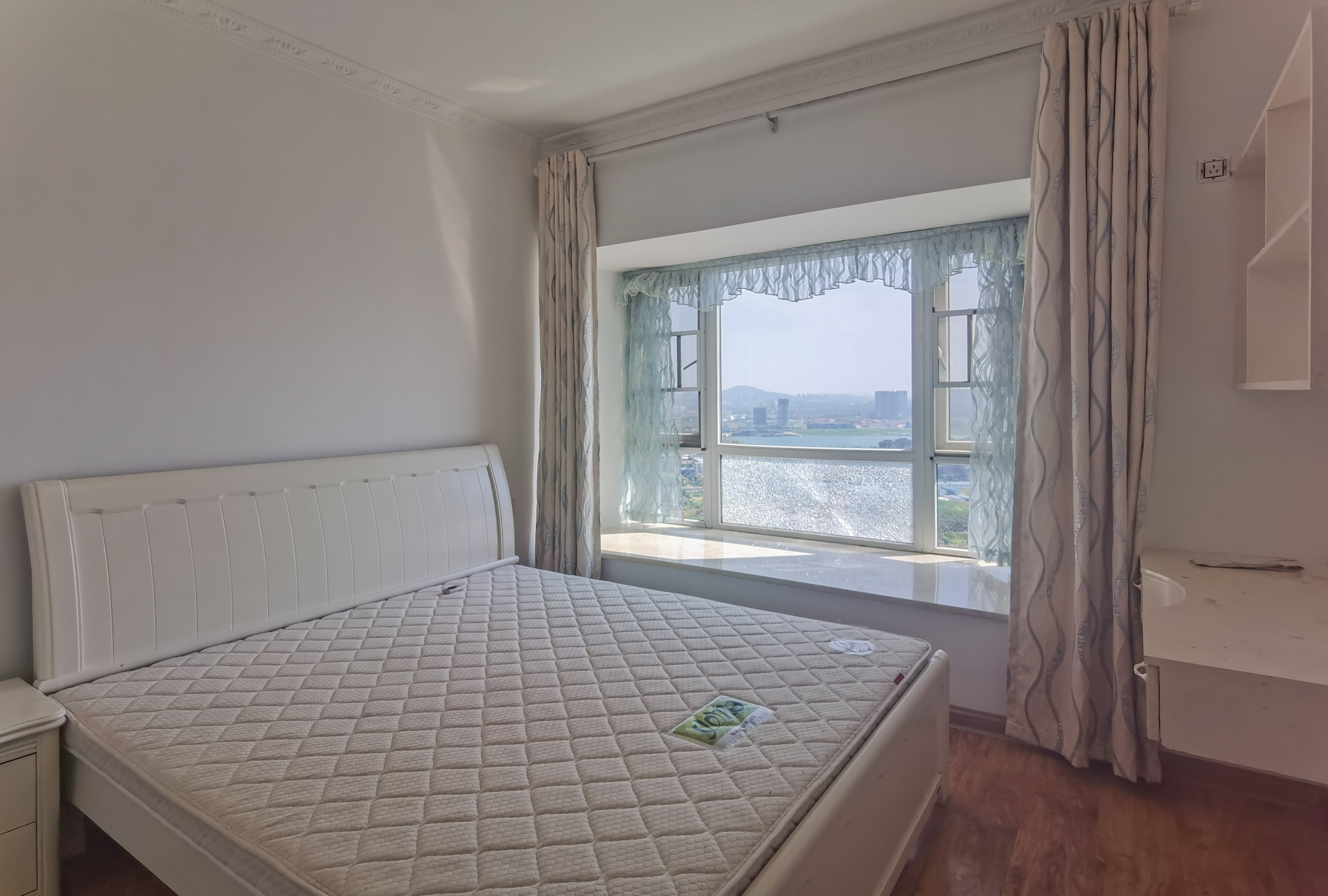 美的城二期 4室2厅1卫 82.80万 美的城二期 4室2厅1卫 82.80万客厅