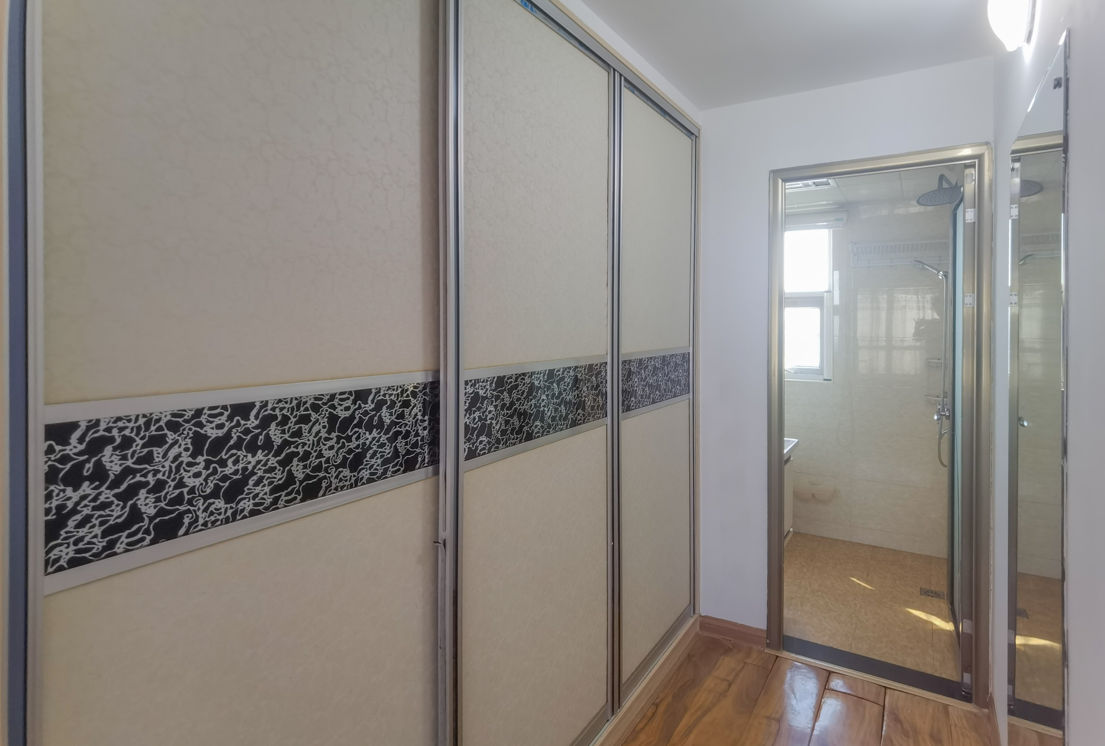 美的城二期 4室2厅1卫 82.80万 美的城二期 4室2厅1卫 82.80万客厅