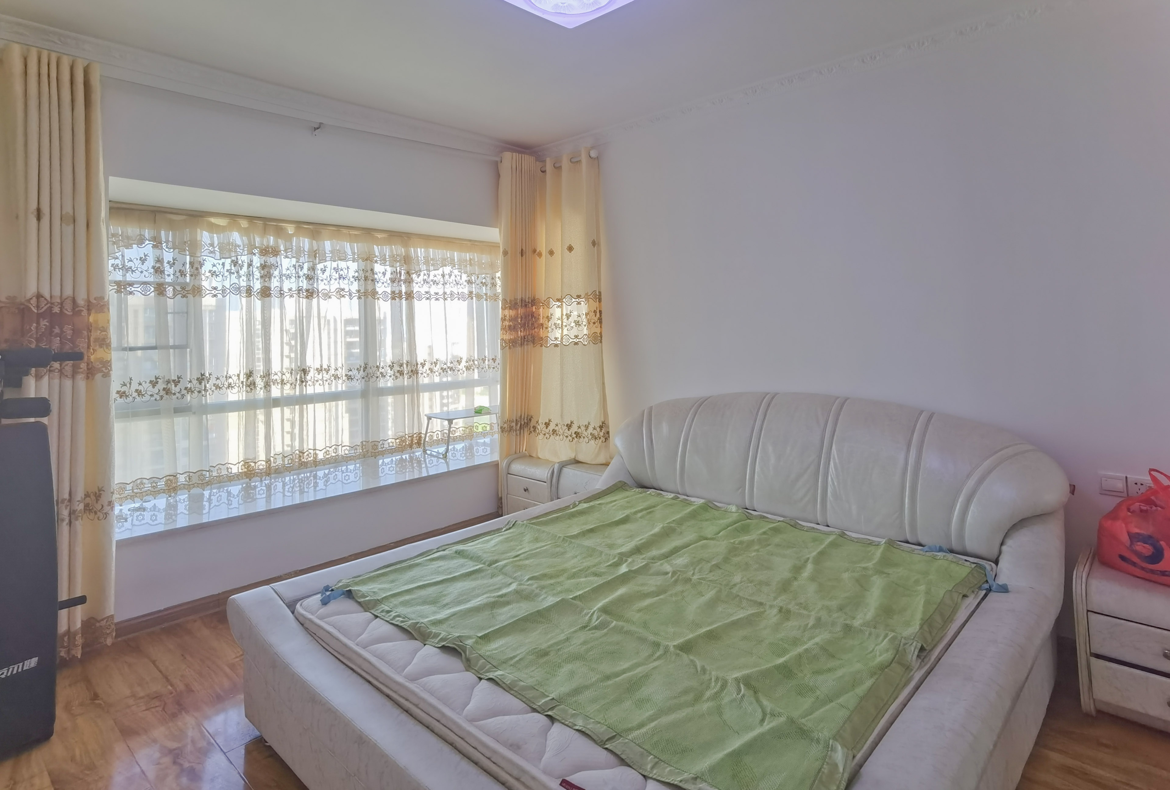 美的城二期 4室2厅1卫 82.80万 美的城二期 4室2厅1卫 82.80万客厅