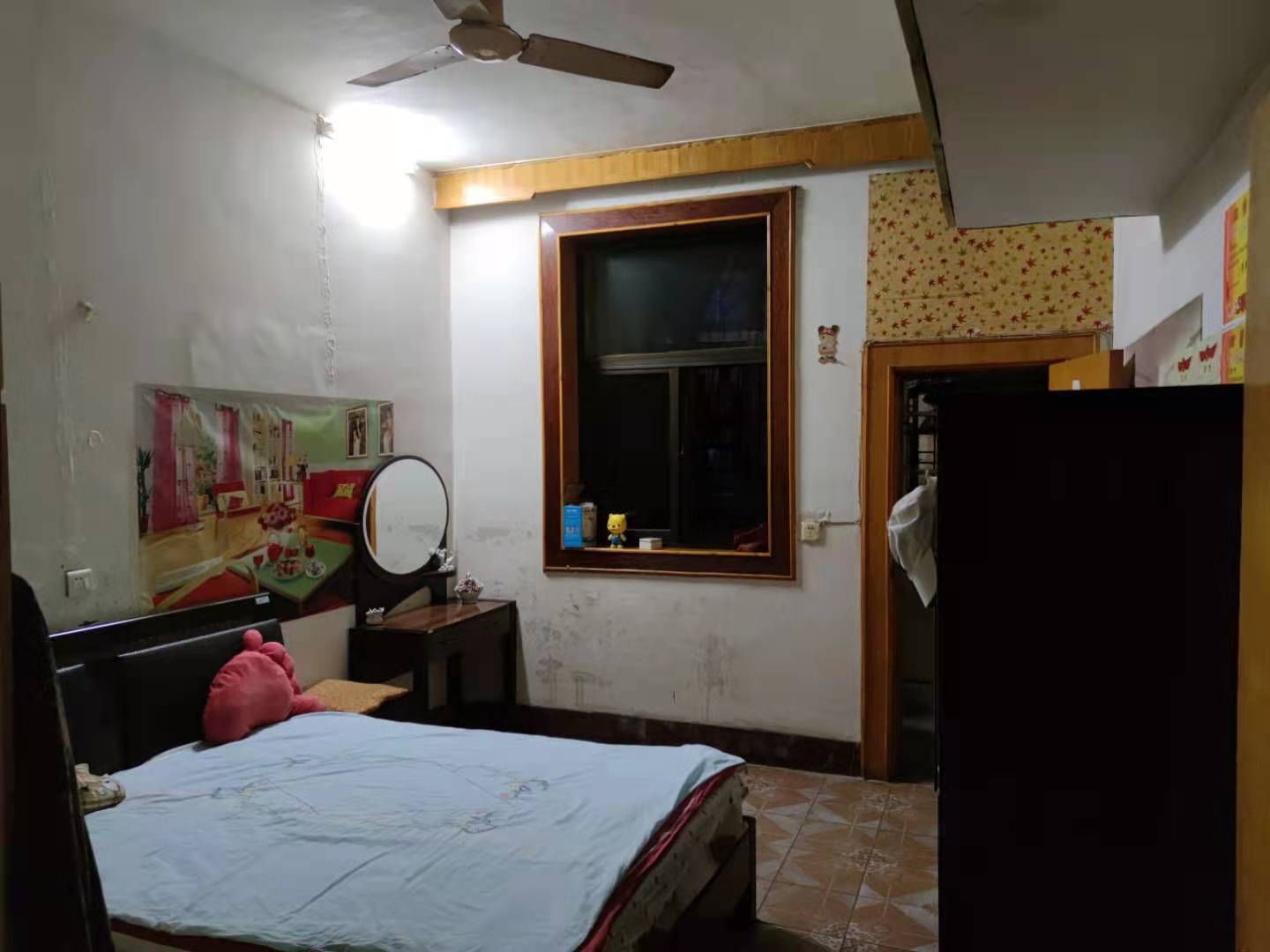 五金百货小区 2室1厅1卫 42.8万 五金百货小区 2室1厅1卫 42.8万卧室