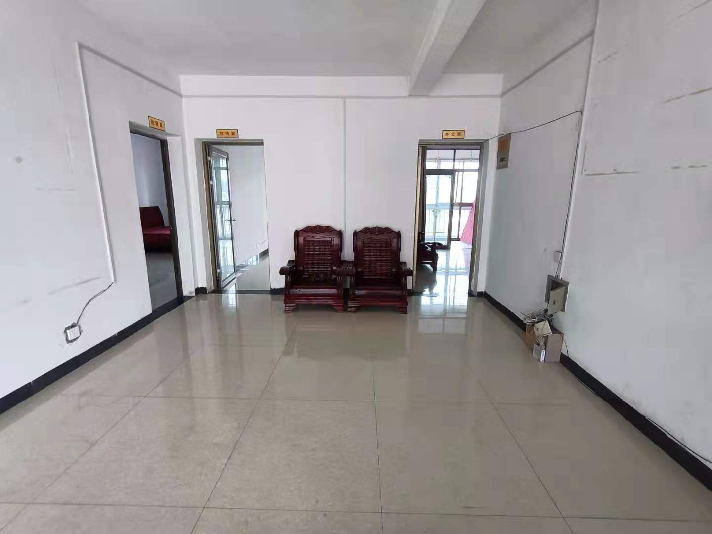 湘中园  3室2厅2卫    88.8万 湘中园  3室2厅2卫    88.8万客厅