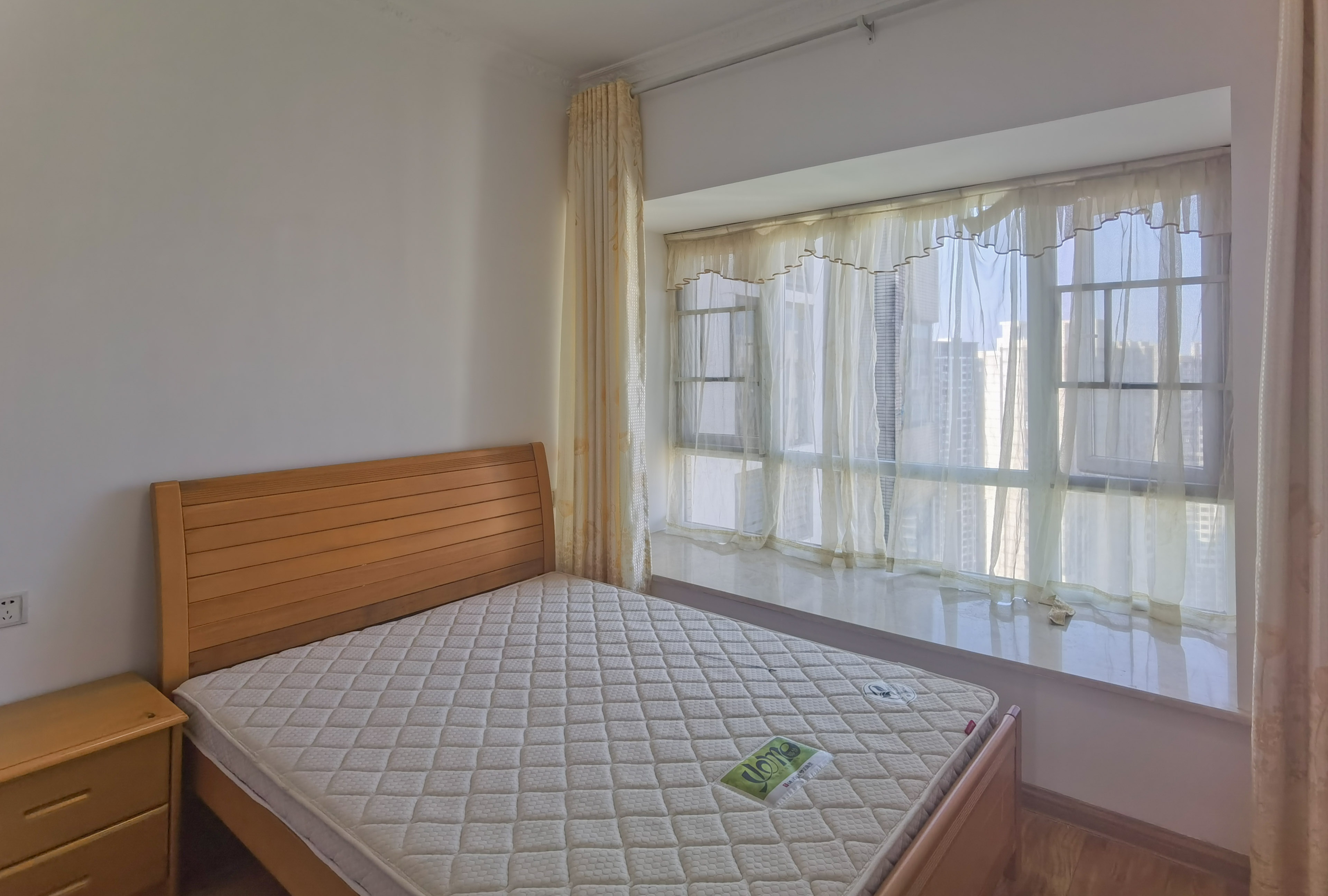 美的城二期 4室2厅1卫 82.80万 美的城二期 4室2厅1卫 82.80万客厅