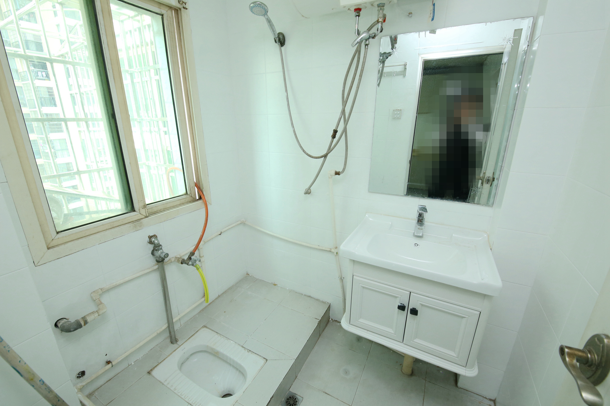 民基大厦  2室2厅2卫    70.0万卫生间