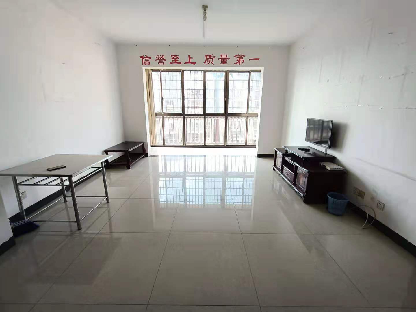 湘中园  3室2厅2卫    88.8万 湘中园  3室2厅2卫    88.8万客厅