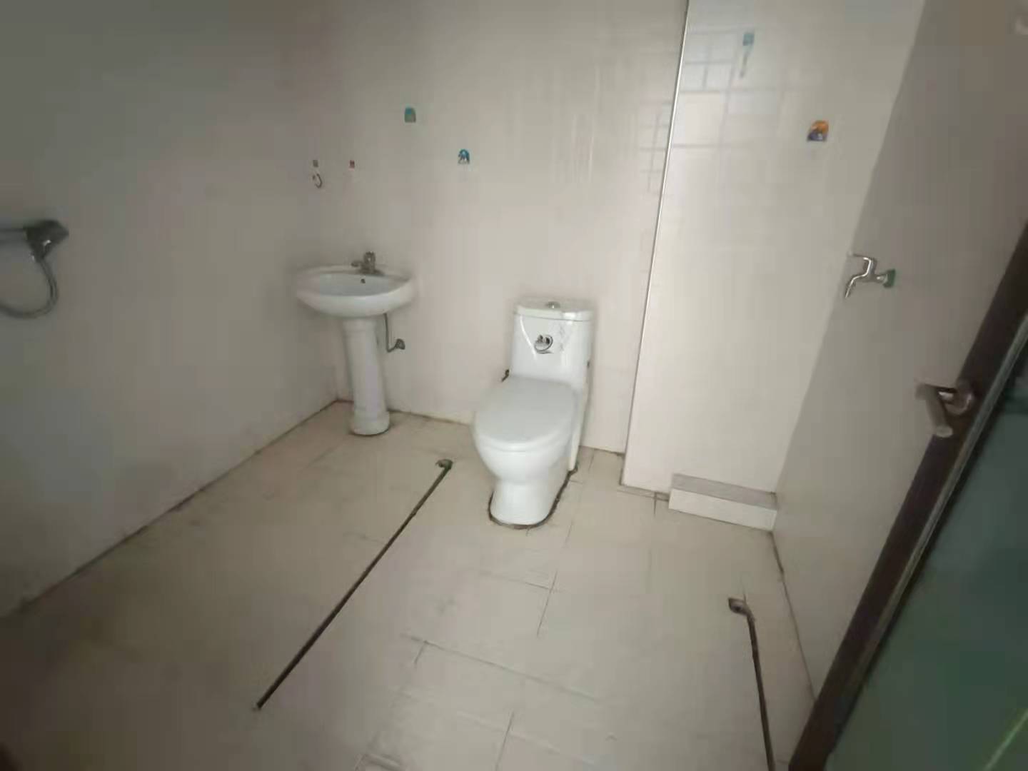 湘中园  3室2厅2卫    88.8万 湘中园  3室2厅2卫    88.8万卫生间