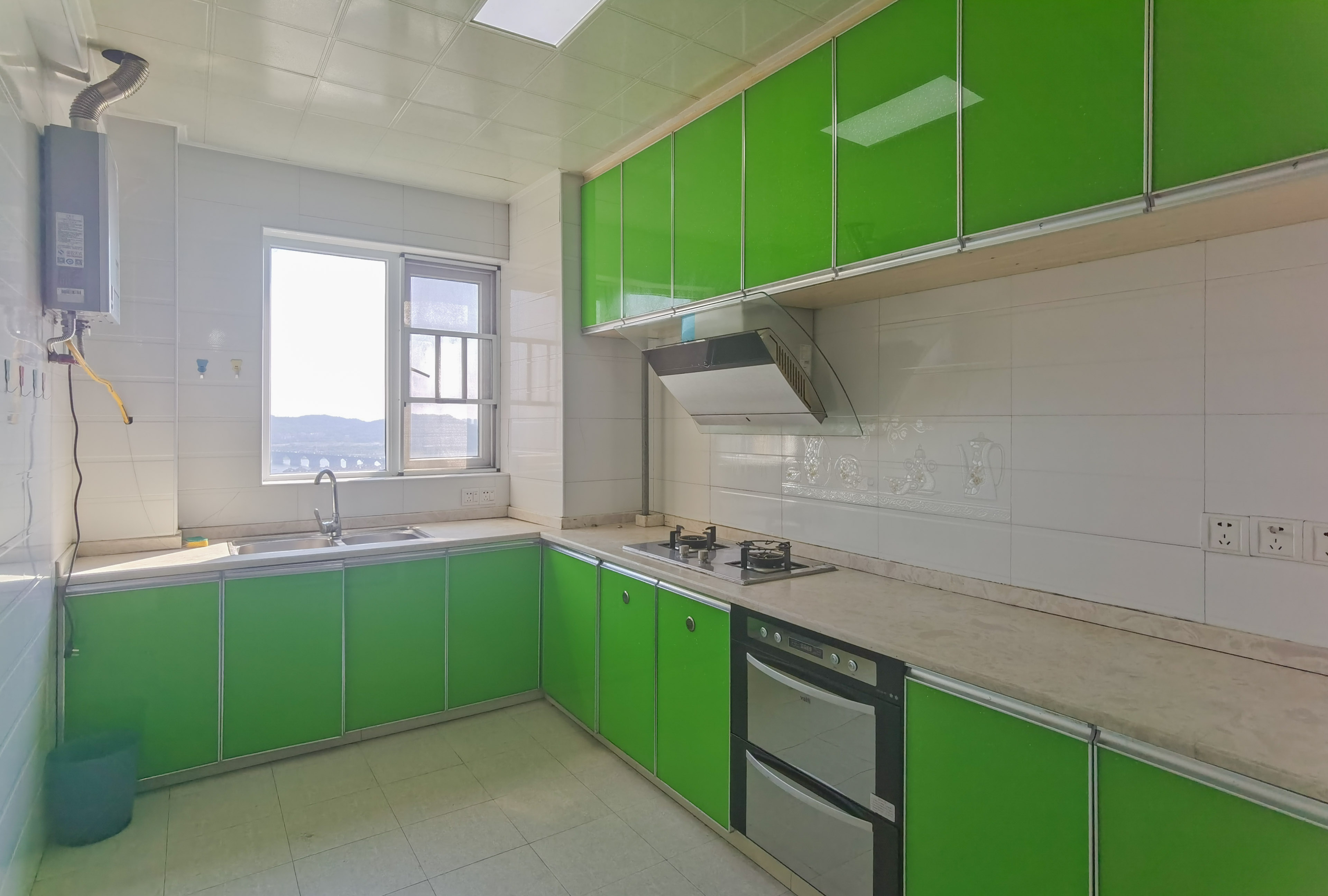 美的城二期 4室2厅1卫 82.80万 美的城二期 4室2厅1卫 82.80万客厅