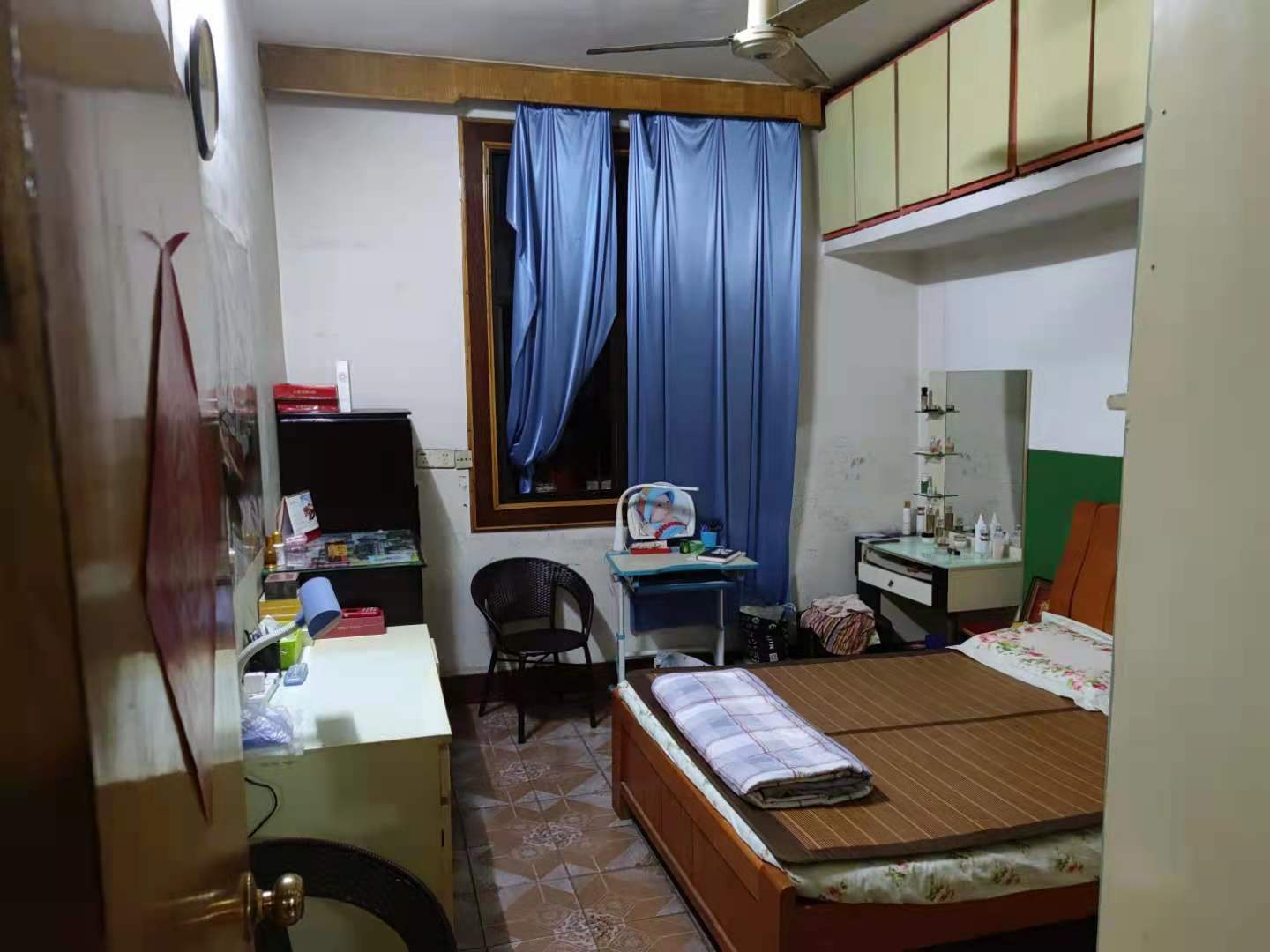 五金百货小区 2室1厅1卫 42.8万 五金百货小区 2室1厅1卫 42.8万卧室