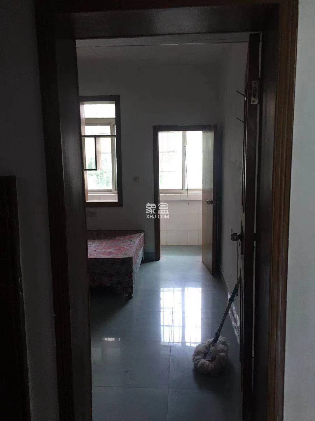 新华一村 2室1厅1卫 1300.0元/月 新华一村 2室1厅1卫 1300.0元/月室内图