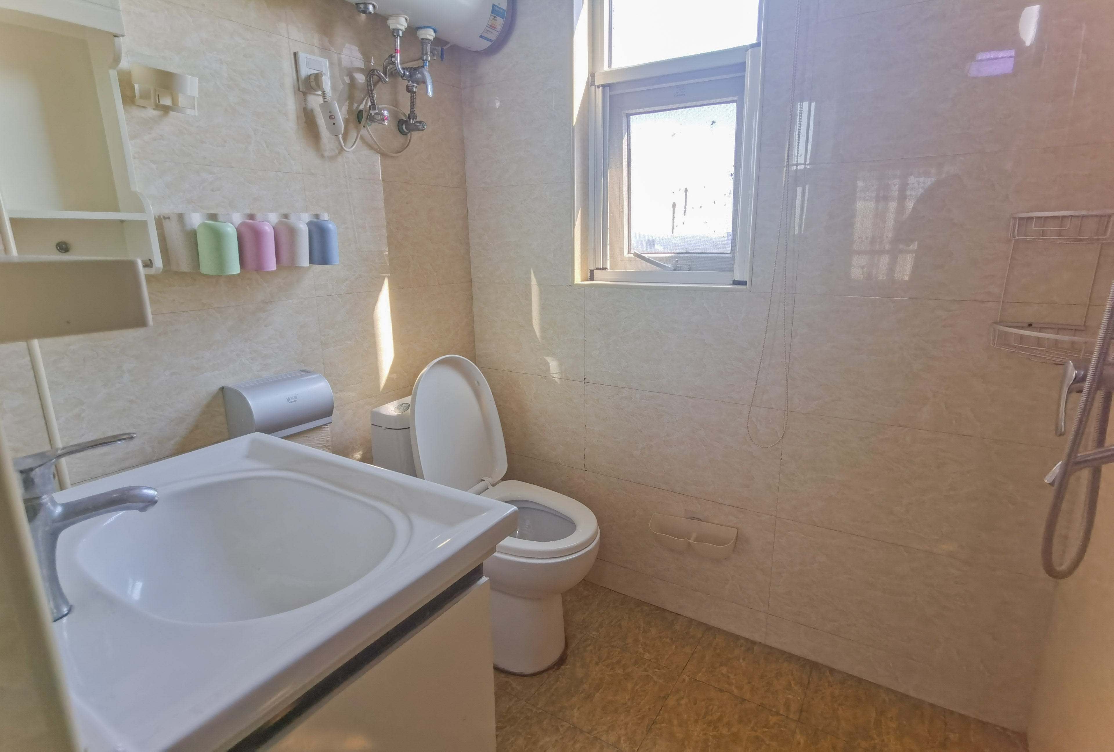 美的城二期 4室2厅1卫 82.80万 美的城二期 4室2厅1卫 82.80万客厅