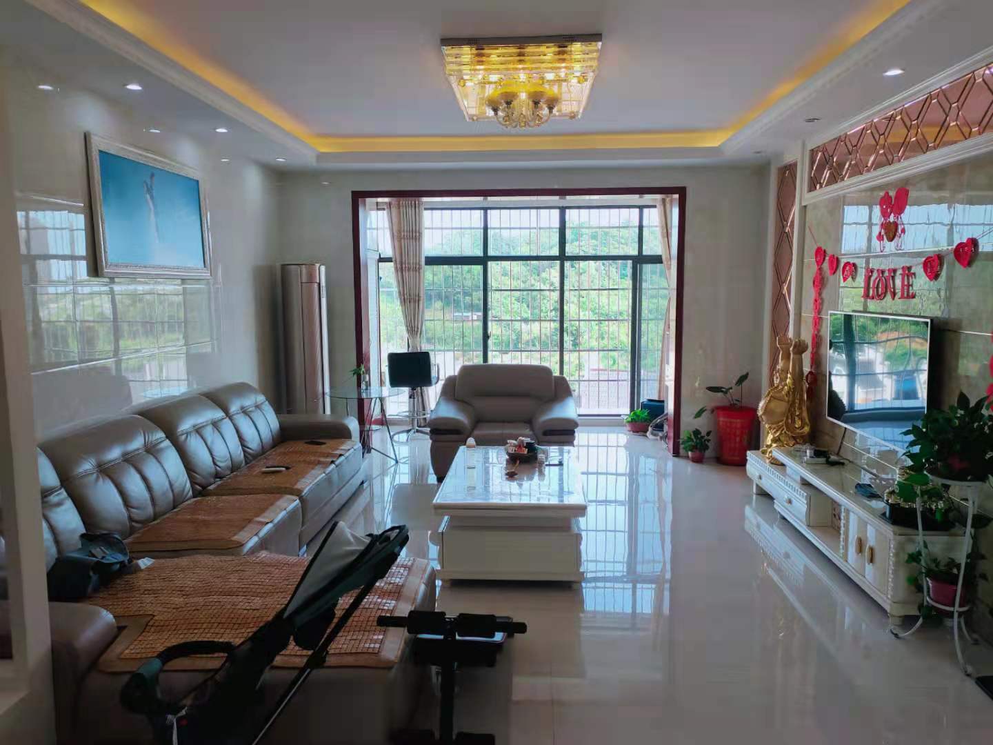 云山诗意 3室2厅2卫 90.0万 云山诗意 3室2厅2卫 90.0万客厅