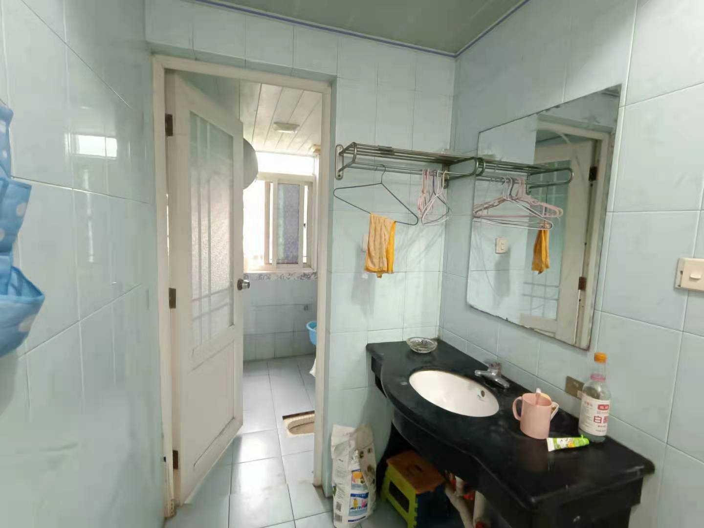 珠江花园  4室2厅1卫    55.0万 珠江花园  4室2厅1卫    55.0万客厅