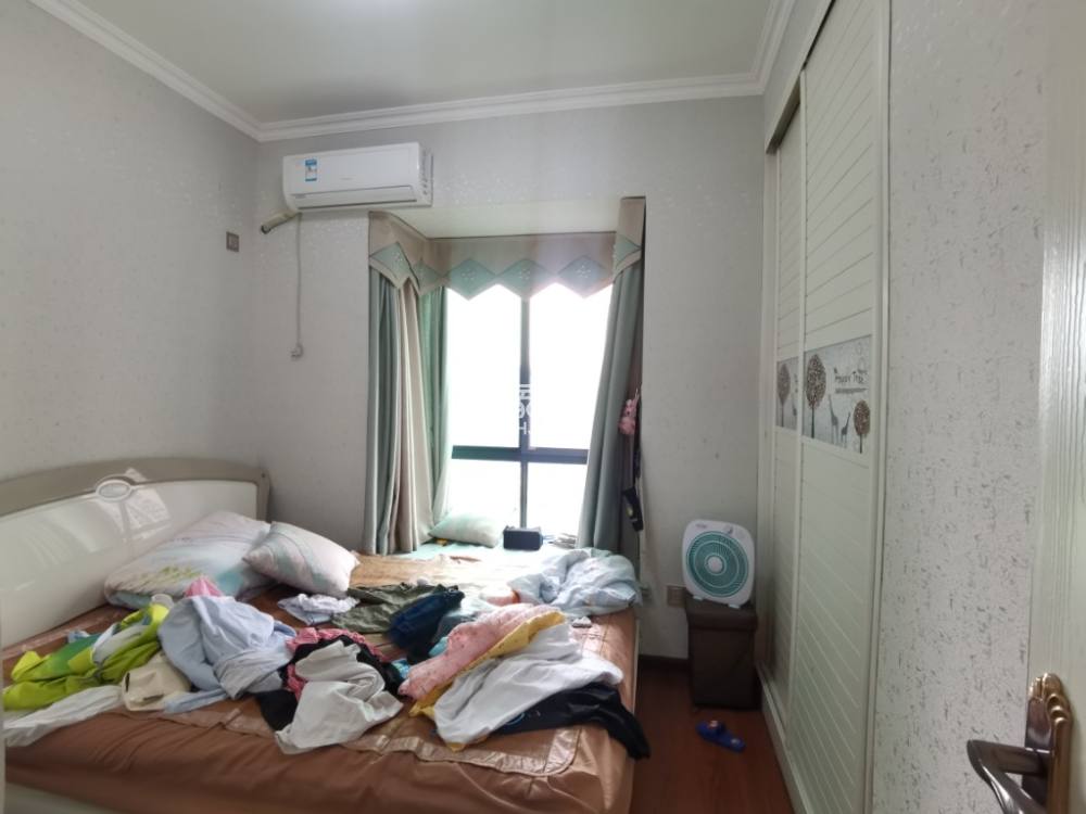 水映豪廷（一，二，三期）  3室2厅2卫   90.00万