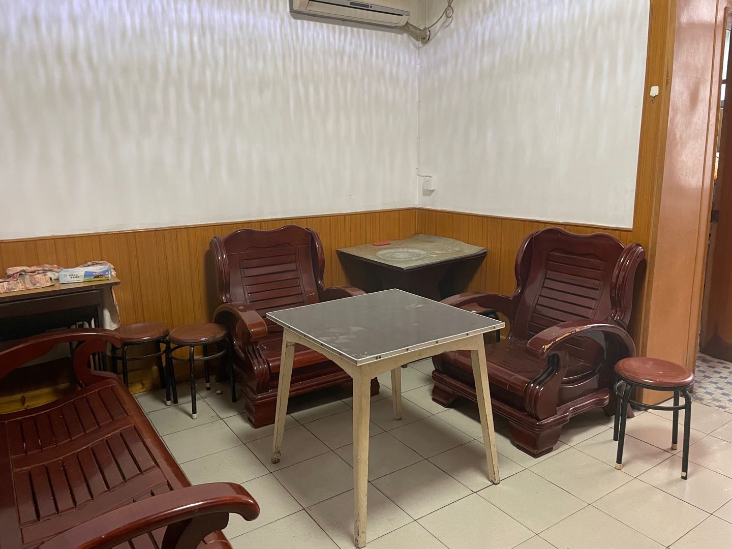 市中心医院家属区 3室2厅1卫 1000.0元/月 市中心医院家属区 3室2厅1卫 1000.0元/月室内图