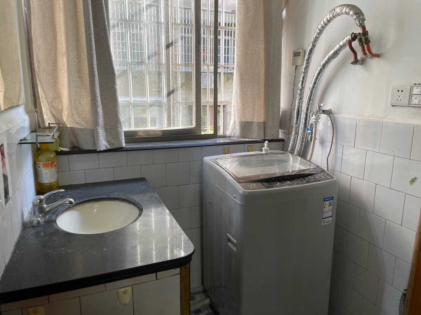 市中心医院家属区 3室2厅1卫 1000.0元/月 市中心医院家属区 3室2厅1卫 1000.0元/月室内图