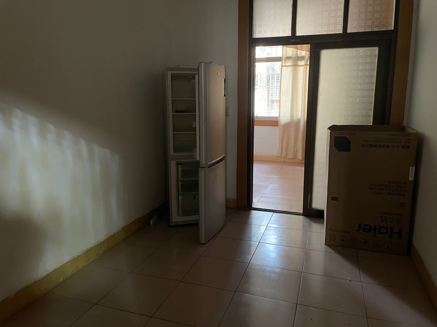 市中心医院家属区 3室2厅1卫 1000.0元/月 市中心医院家属区 3室2厅1卫 1000.0元/月室内图