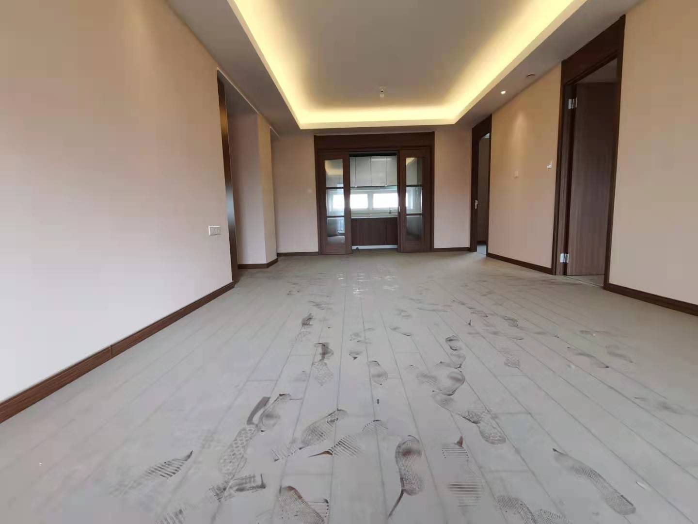 万科东方传奇  3室2厅2卫   380.00万客厅