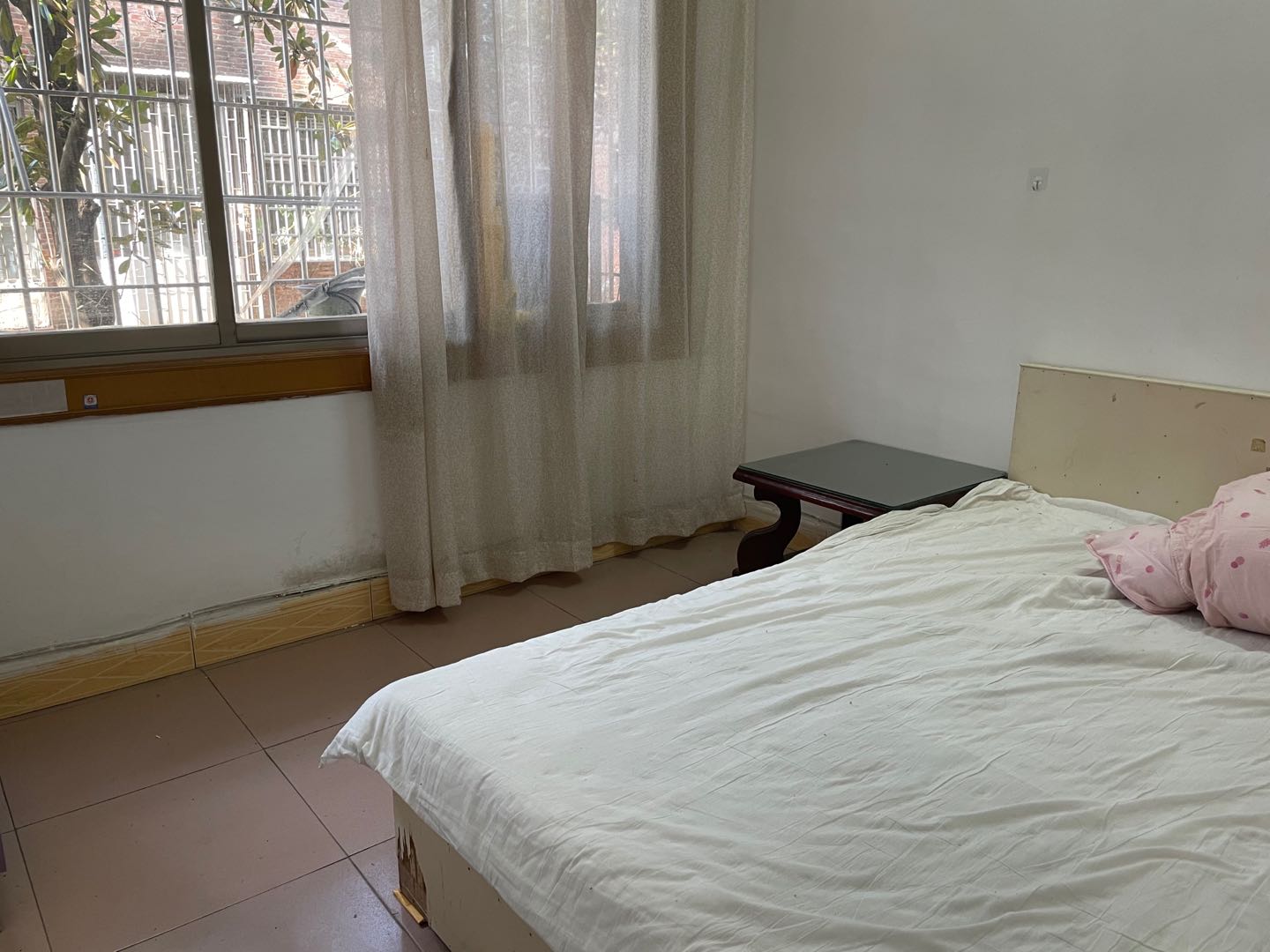 市中心医院家属区 3室2厅1卫 1000.0元/月 市中心医院家属区 3室2厅1卫 1000.0元/月室内图