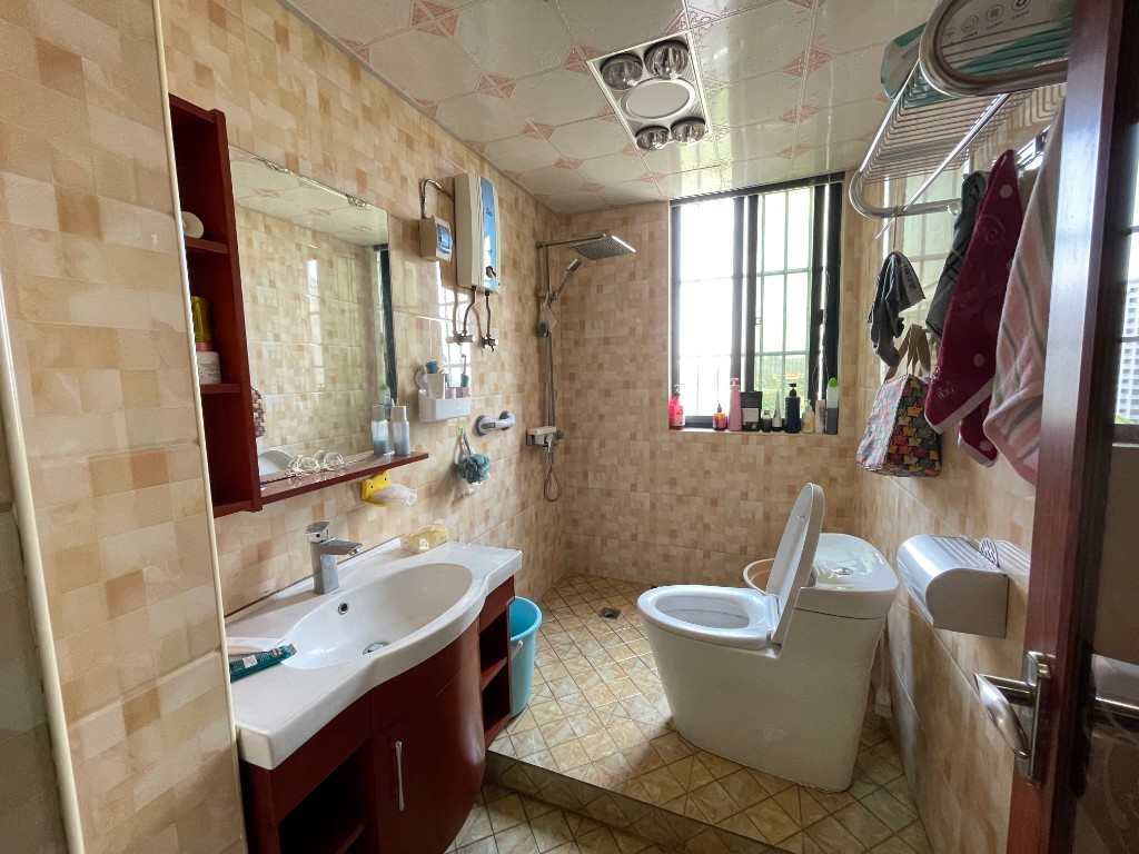 百江花园 3室2厅2卫 86.8万 百江花园 3室2厅2卫 86.8万客厅