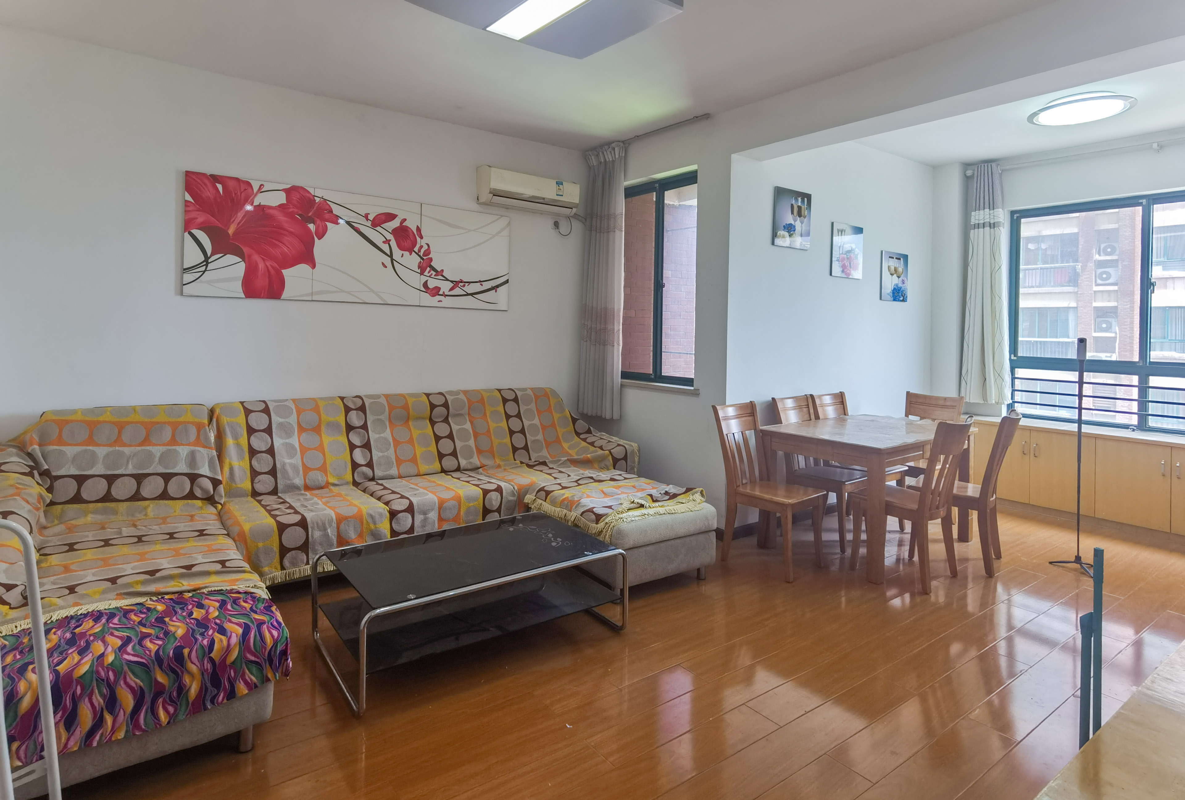 尚格名城花好悦园4期 2室2厅2卫 57.80万 尚格名城花好悦园4期 2室2厅2卫 57.80万客厅