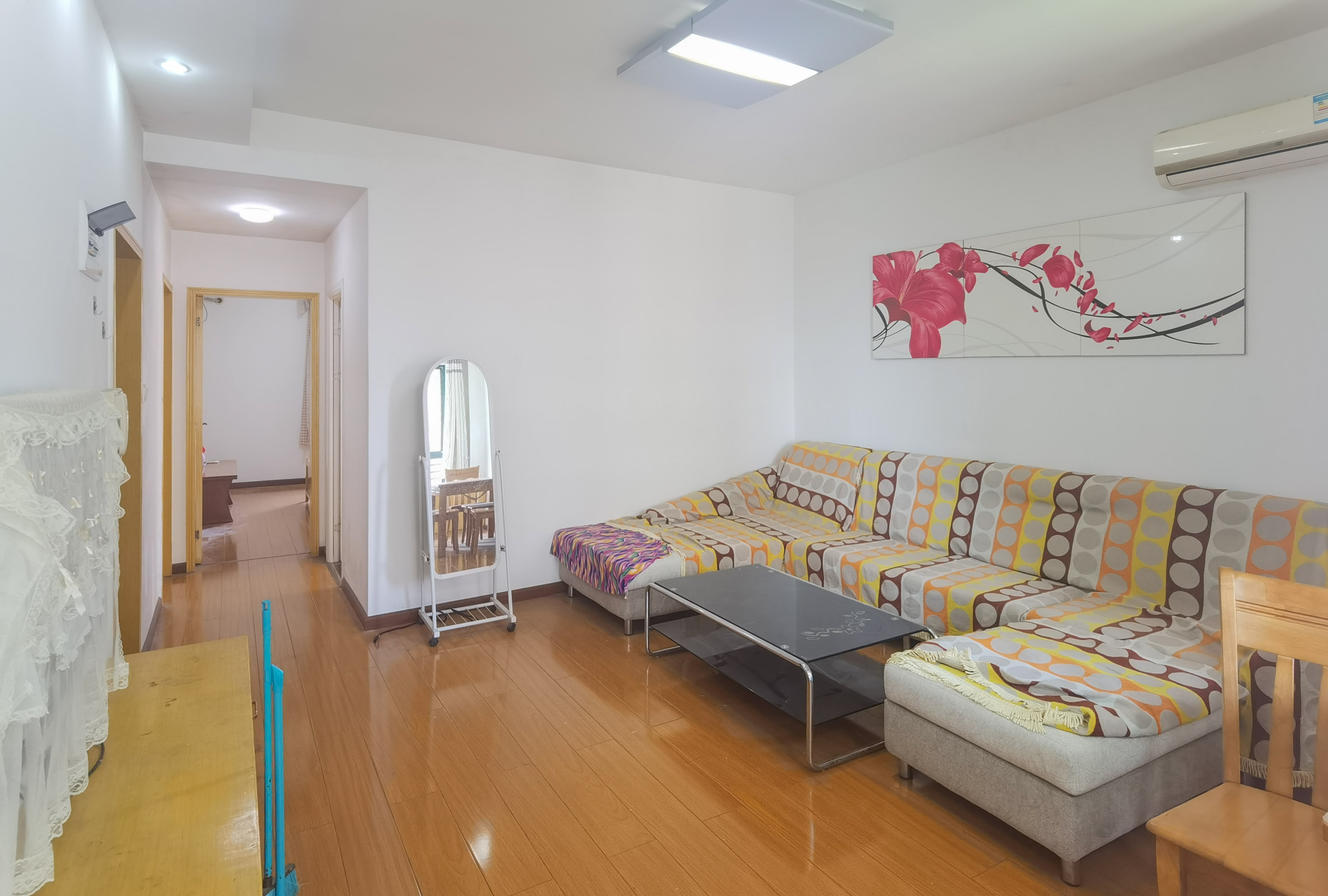 尚格名城花好悦园4期 2室2厅2卫 57.80万 尚格名城花好悦园4期 2室2厅2卫 57.80万客厅