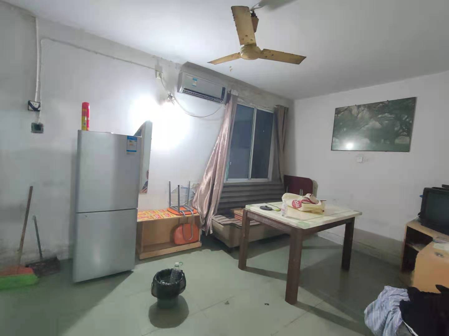 湖橡宿舍  2室1厅1卫    1300.0元/月室内图