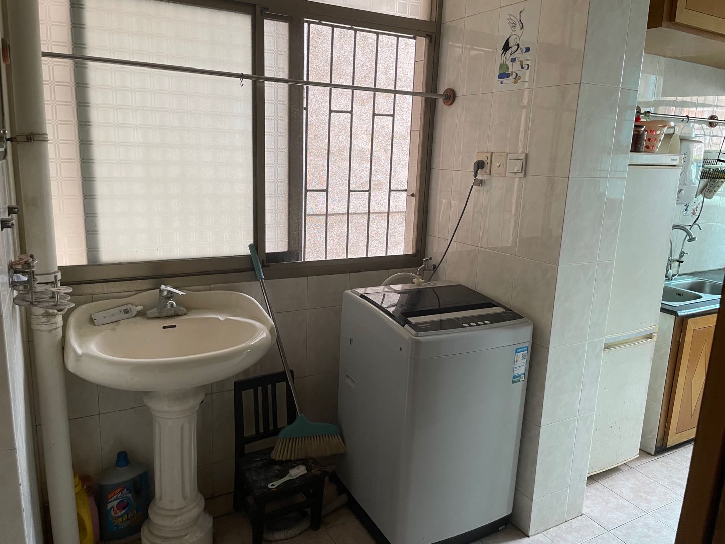 区政府  3室2厅1卫   1500.00元/月室内图