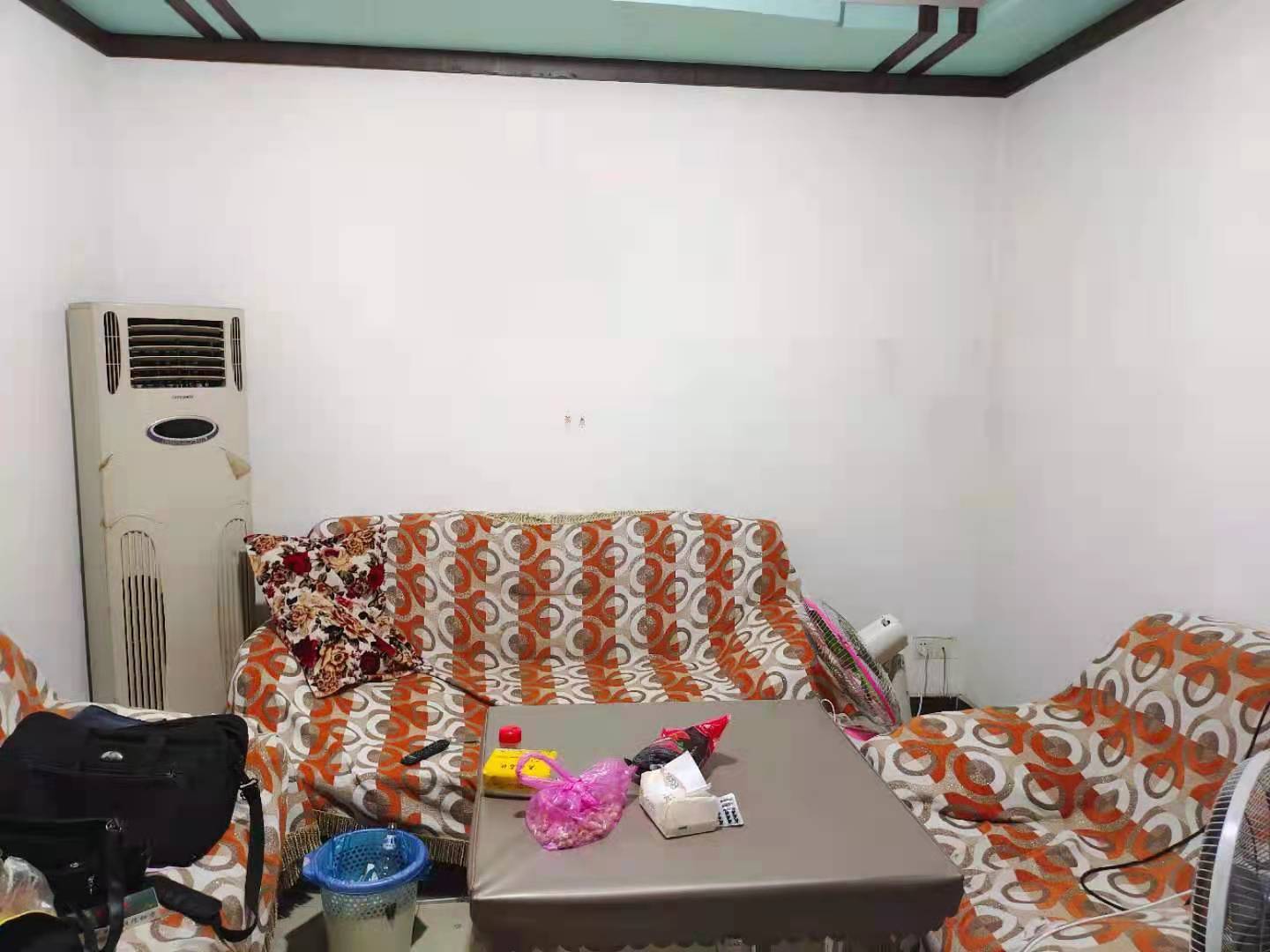 长青居民生活小区  3室1厅1卫    38.0万 长青居民生活小区  3室1厅1卫    38.0万客厅