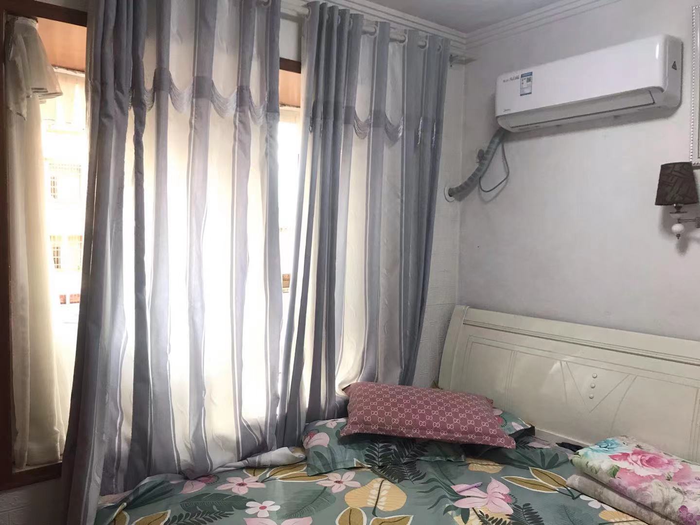 益秀园  3室2厅2卫    87.8万 益秀园  3室2厅2卫    87.8万客厅