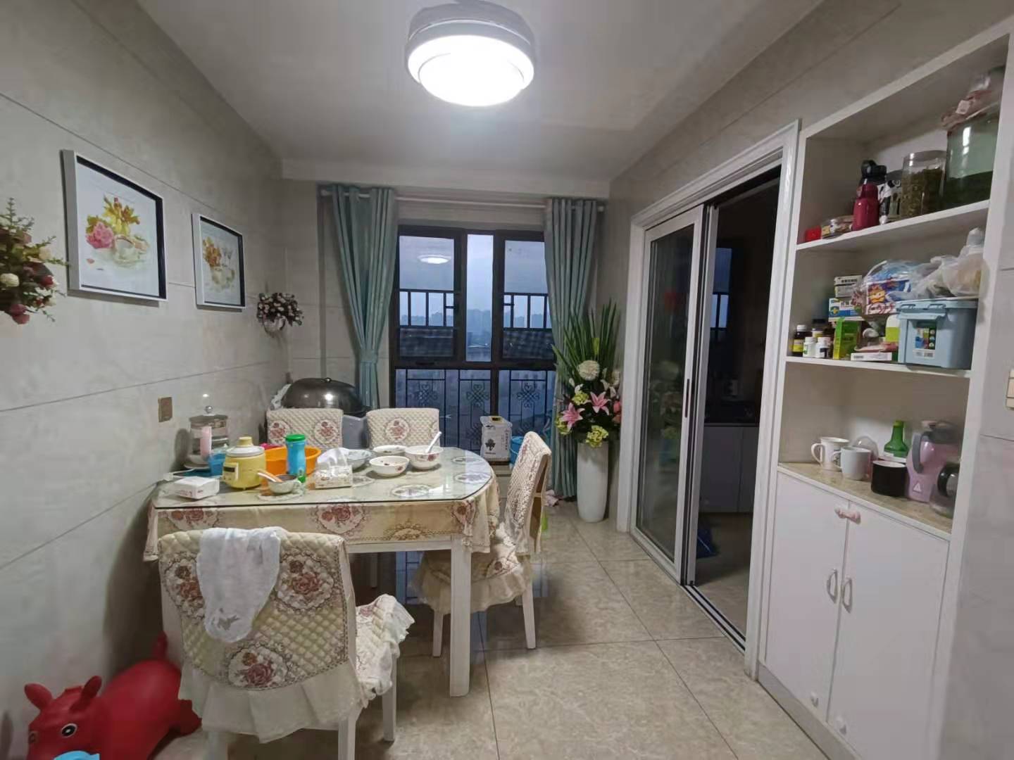 凯旋名门人民中路1006号 3室2厅2卫 92.0万 凯旋名门人民中路1006号 3室2厅2卫 92.0万客厅