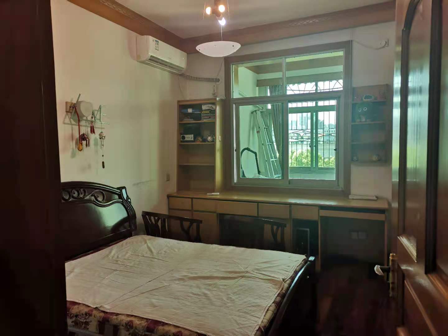 新华书店单位房  3室2厅2卫    2000.0元/月 新华书店单位房  3室2厅2卫    2000.0元/月室内图