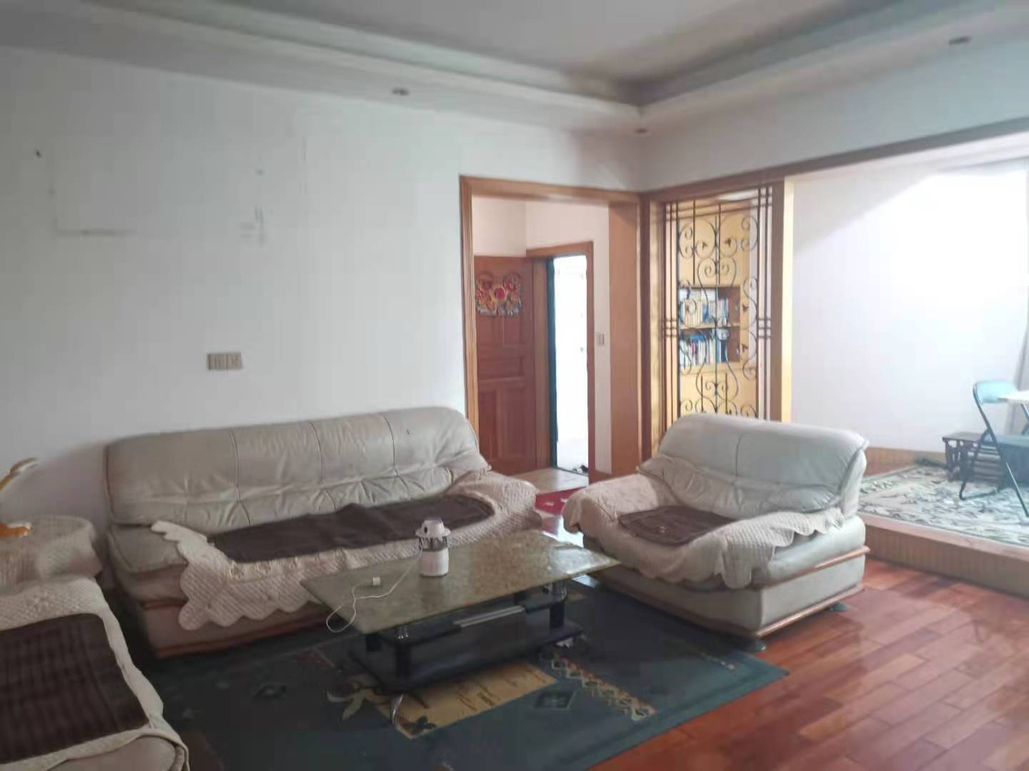 新华书店单位房  3室2厅2卫    2000.0元/月 新华书店单位房  3室2厅2卫    2000.0元/月室内图