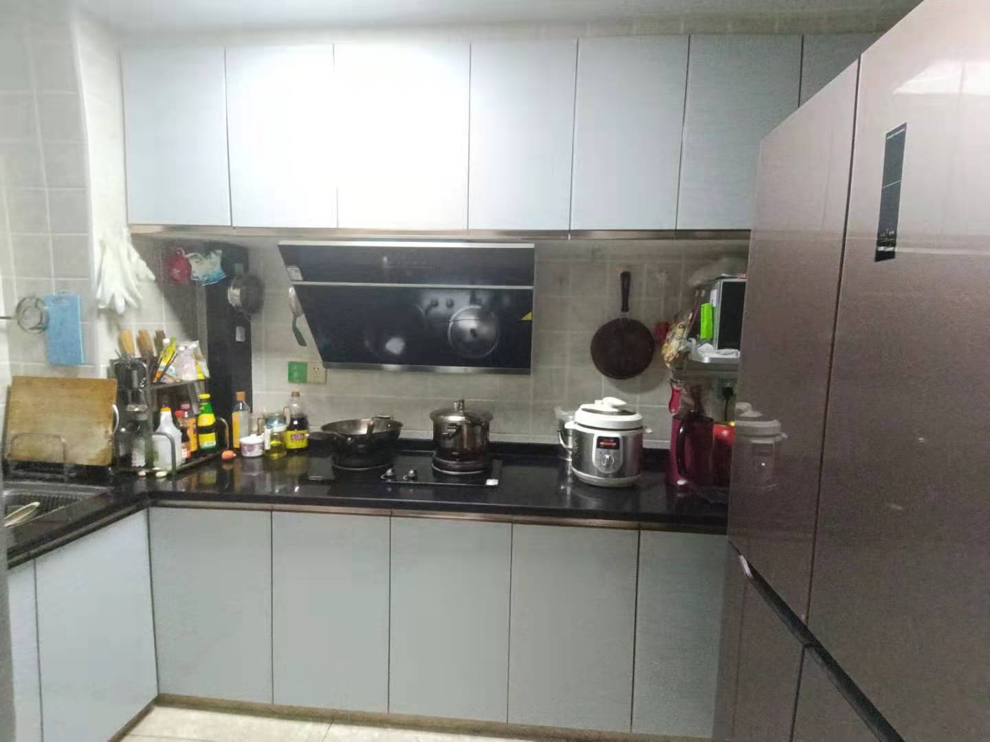 凯旋名门人民中路1006号 3室2厅2卫 92.0万 凯旋名门人民中路1006号 3室2厅2卫 92.0万客厅