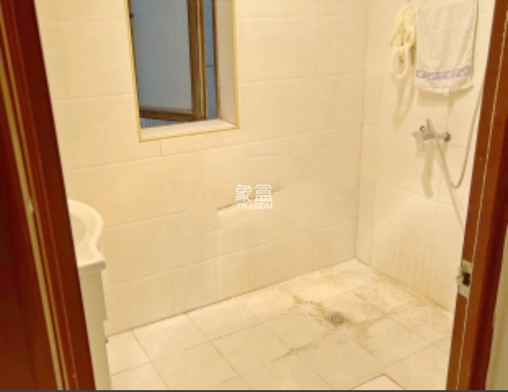 美的林城时代 6室2厅2卫 5500.00元/月 美的林城时代 6室2厅2卫 5500.00元/月室内图