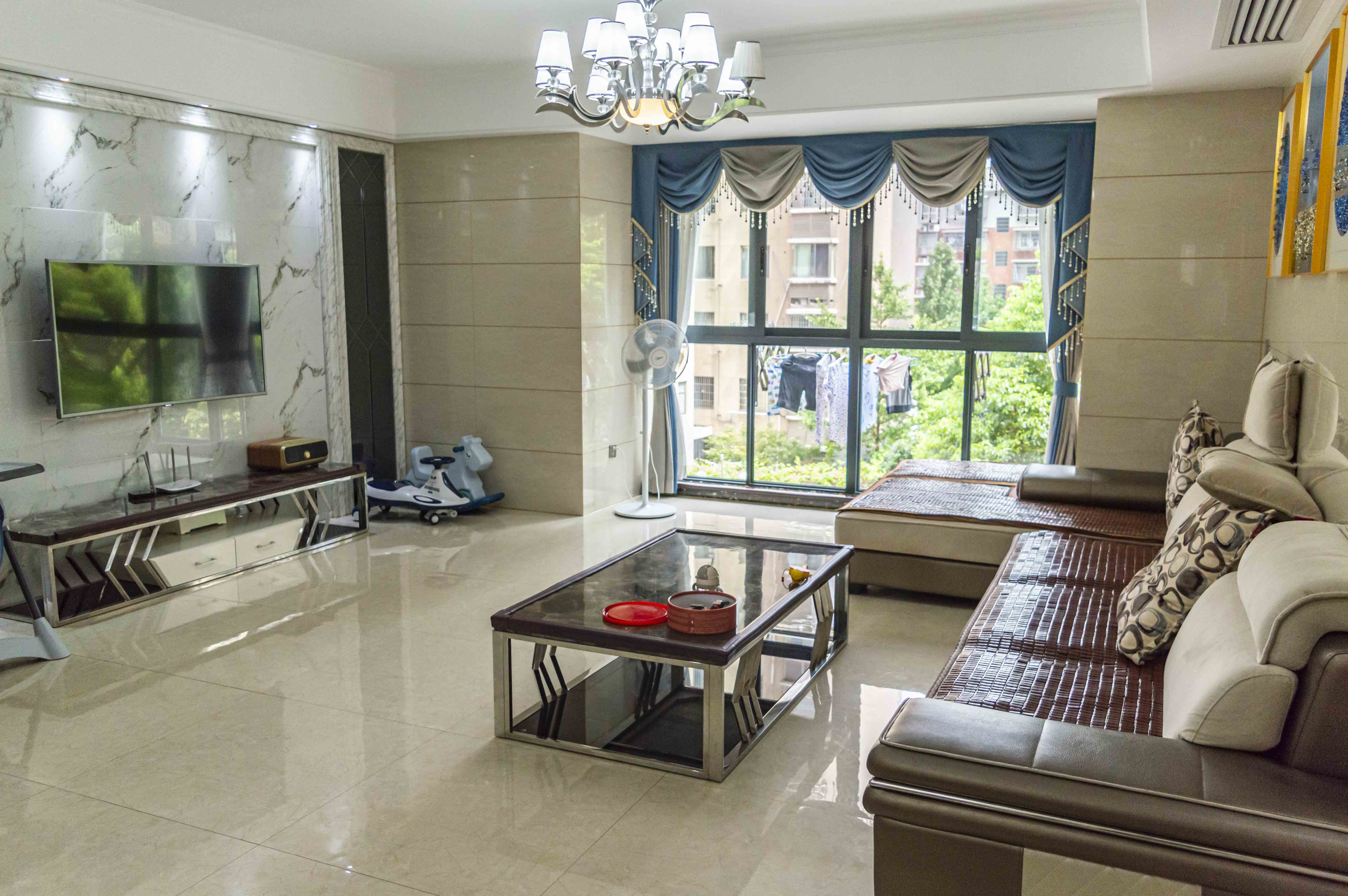 香格里拉 4室2厅2卫 100.0万 香格里拉 4室2厅2卫 100.0万客厅