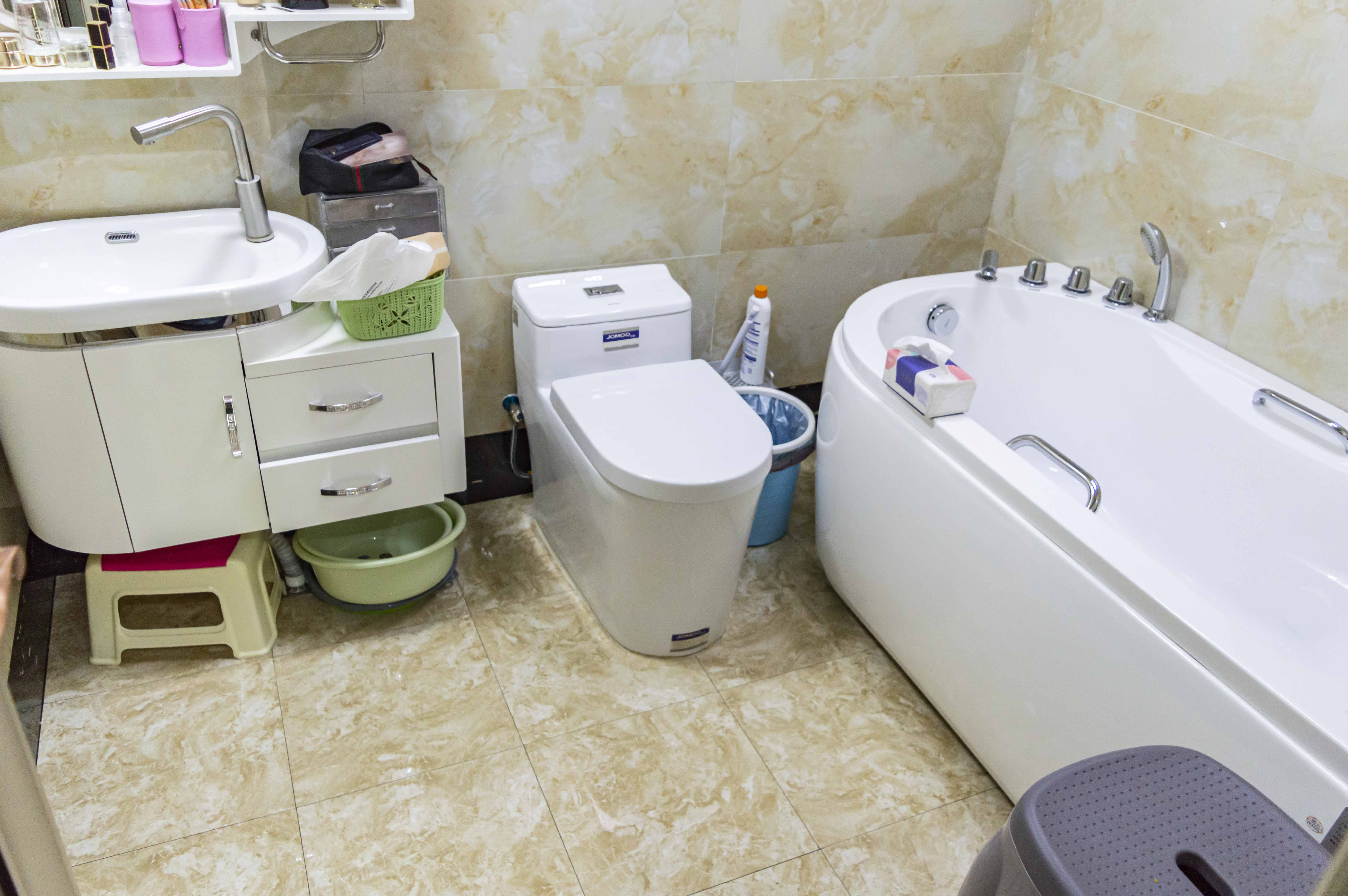 香格里拉 4室2厅2卫 100.0万 香格里拉 4室2厅2卫 100.0万客厅