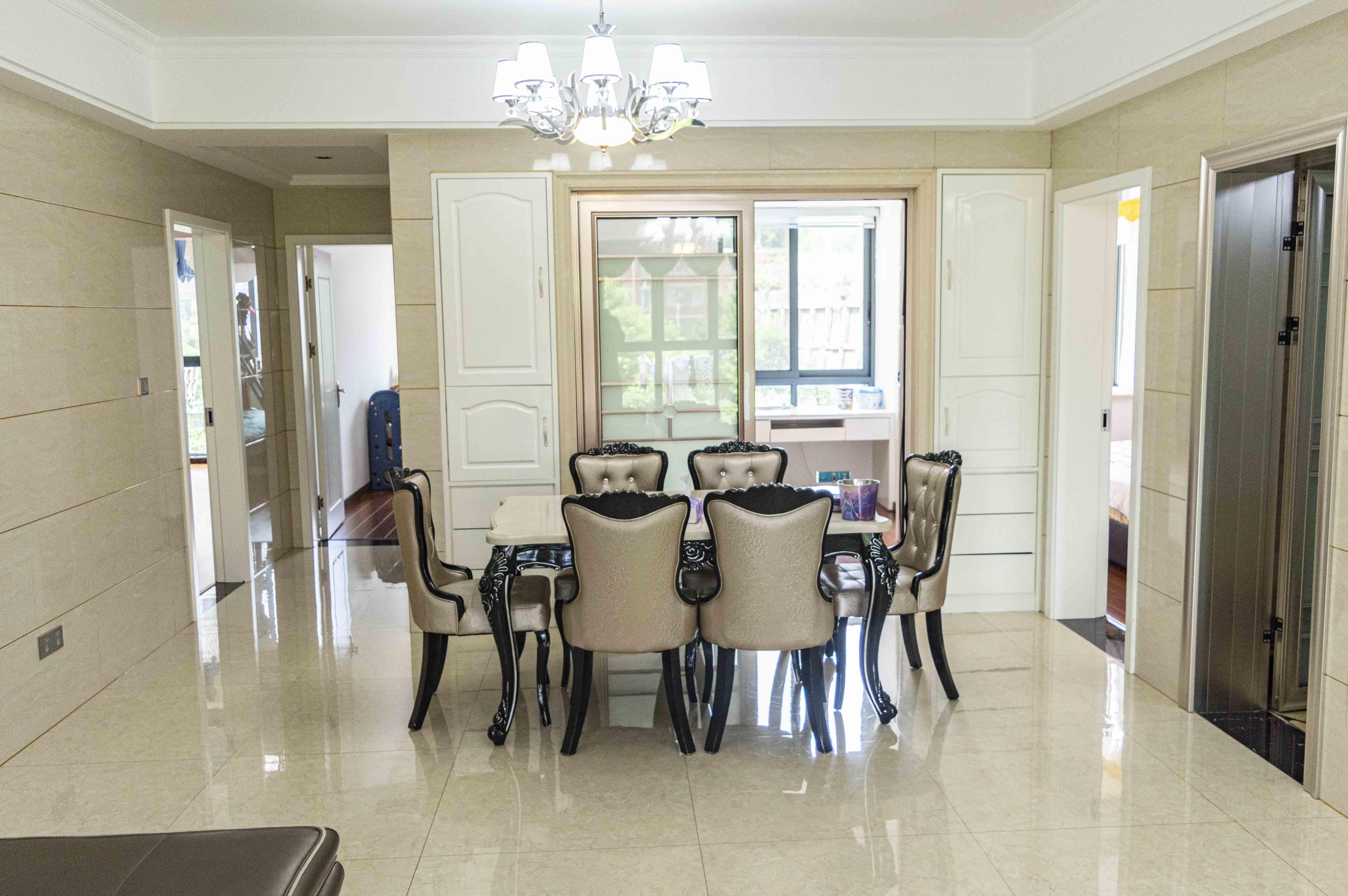 香格里拉 4室2厅2卫 100.0万 香格里拉 4室2厅2卫 100.0万客厅