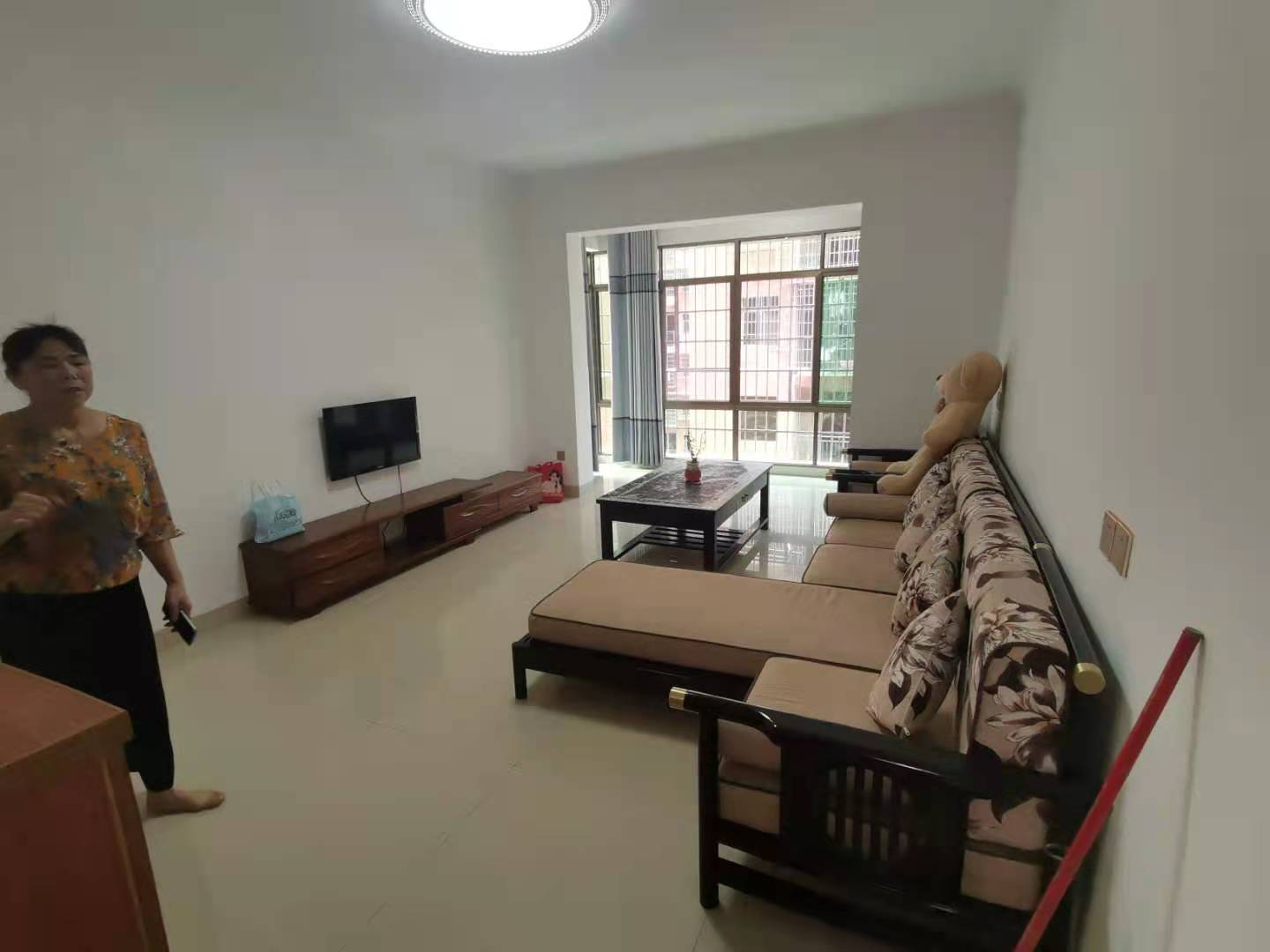 融冠亲城安置房  2室1厅1卫    1500.0元/月 融冠亲城安置房  2室1厅1卫    1500.0元/月室内图