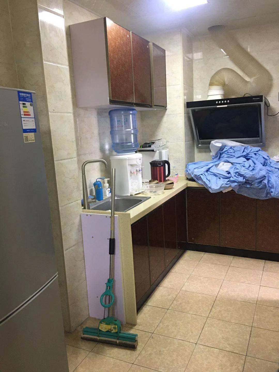 雄森国际 2室2厅1卫 1500.0元/月 雄森国际 2室2厅1卫 1500.0元/月室内图