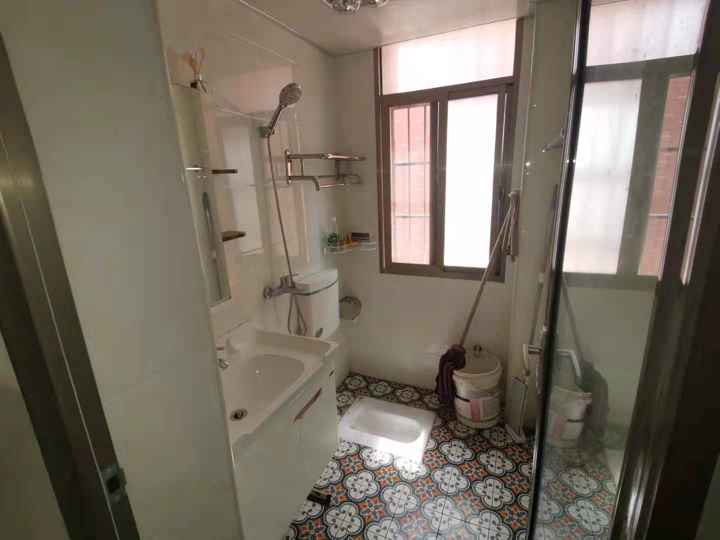 融冠亲城安置房  2室1厅1卫    1500.0元/月 融冠亲城安置房  2室1厅1卫    1500.0元/月室内图