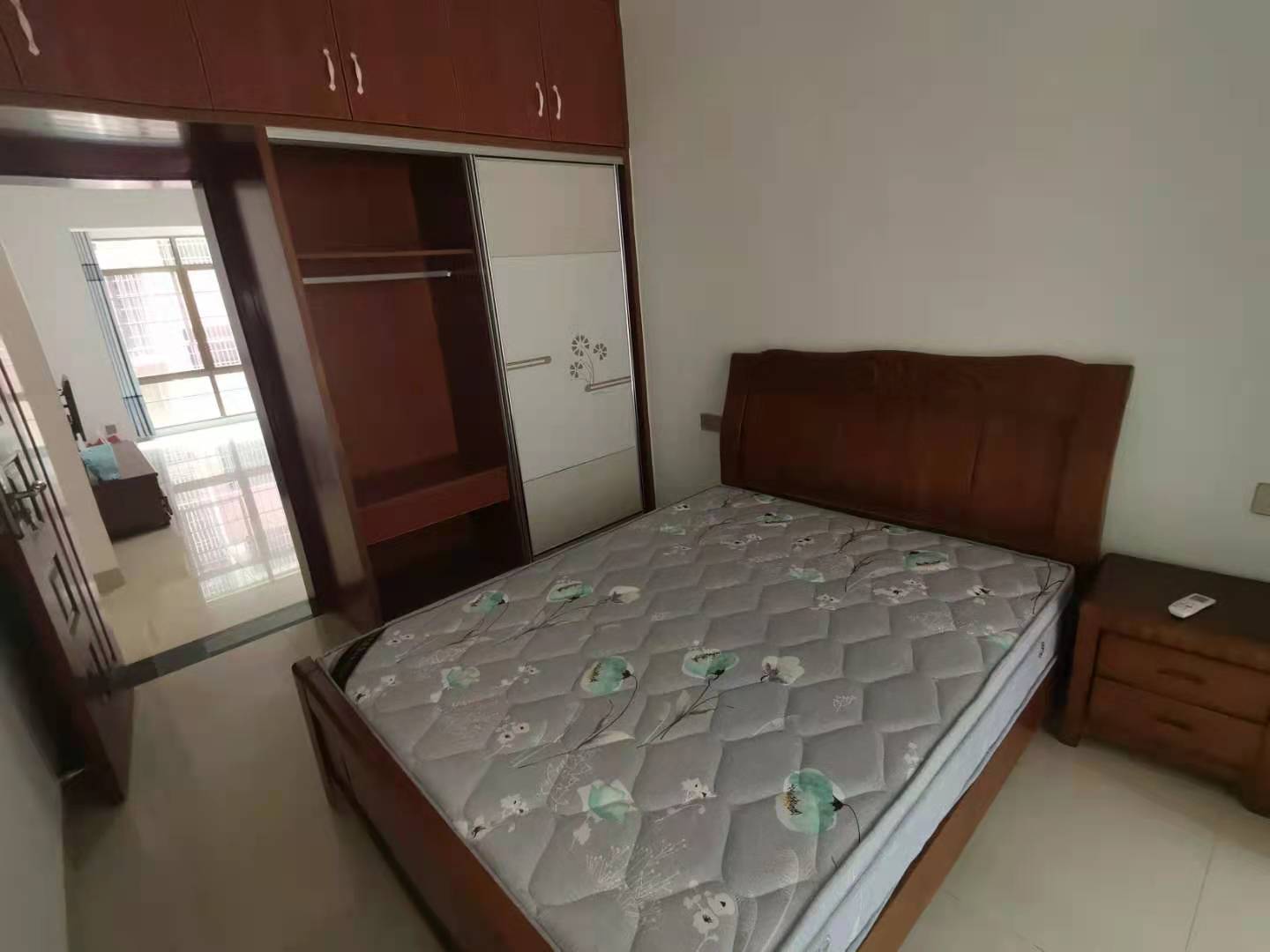 融冠亲城安置房  2室1厅1卫    1500.0元/月 融冠亲城安置房  2室1厅1卫    1500.0元/月室内图