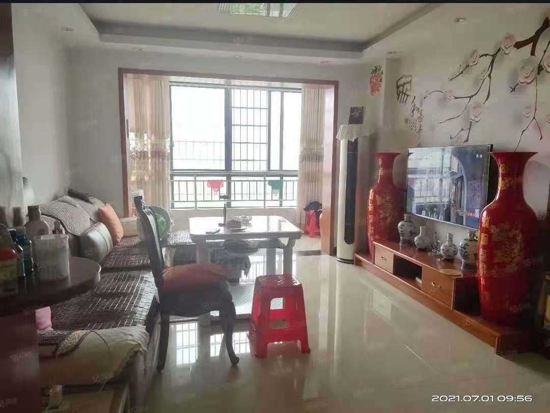 富厚名邸  3室2厅2卫    105.8万 富厚名邸  3室2厅2卫    105.8万客厅