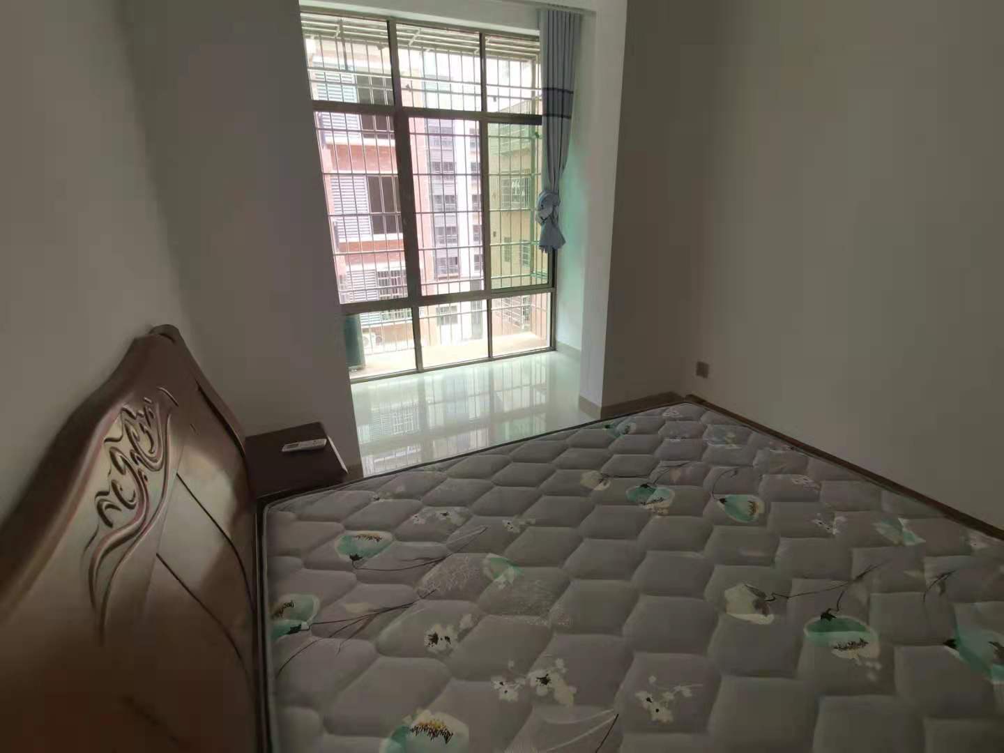 融冠亲城安置房  2室1厅1卫    1500.0元/月 融冠亲城安置房  2室1厅1卫    1500.0元/月室内图