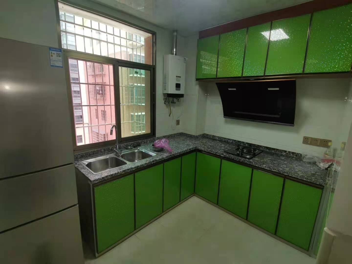 融冠亲城安置房  2室1厅1卫    1500.0元/月 融冠亲城安置房  2室1厅1卫    1500.0元/月室内图