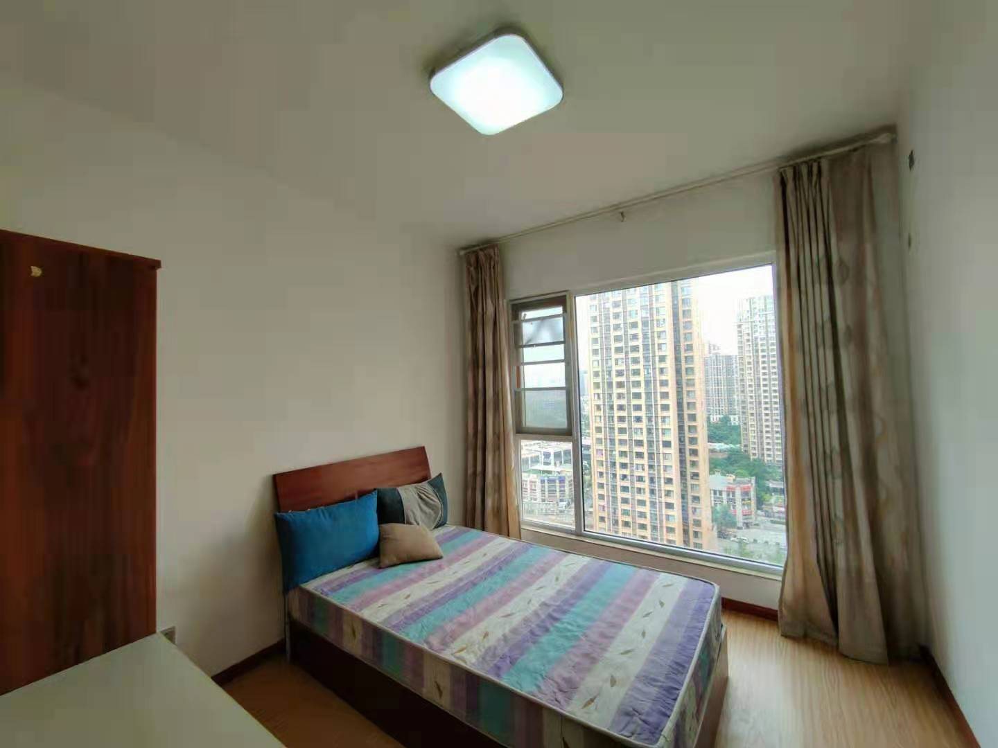 鑫苑鑫都汇南区  3室1厅1卫    1900.0元/月 鑫苑鑫都汇南区  3室1厅1卫    1900.0元/月室内图