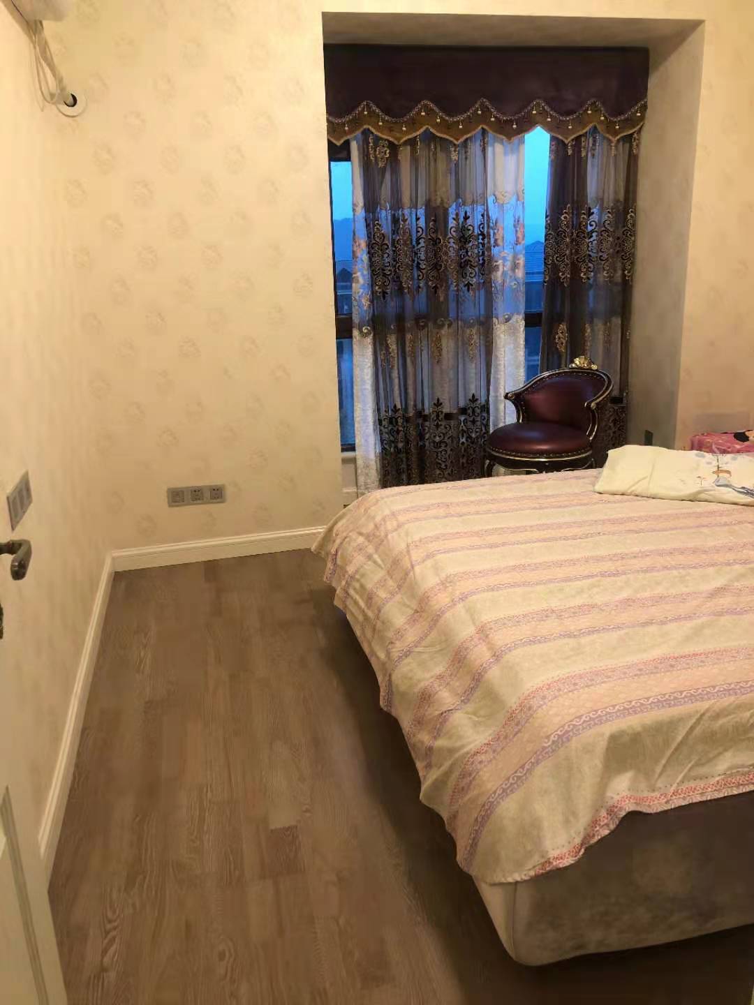 怡河园 0室0厅0卫 198.0万 怡河园 0室0厅0卫 198.0万卧室