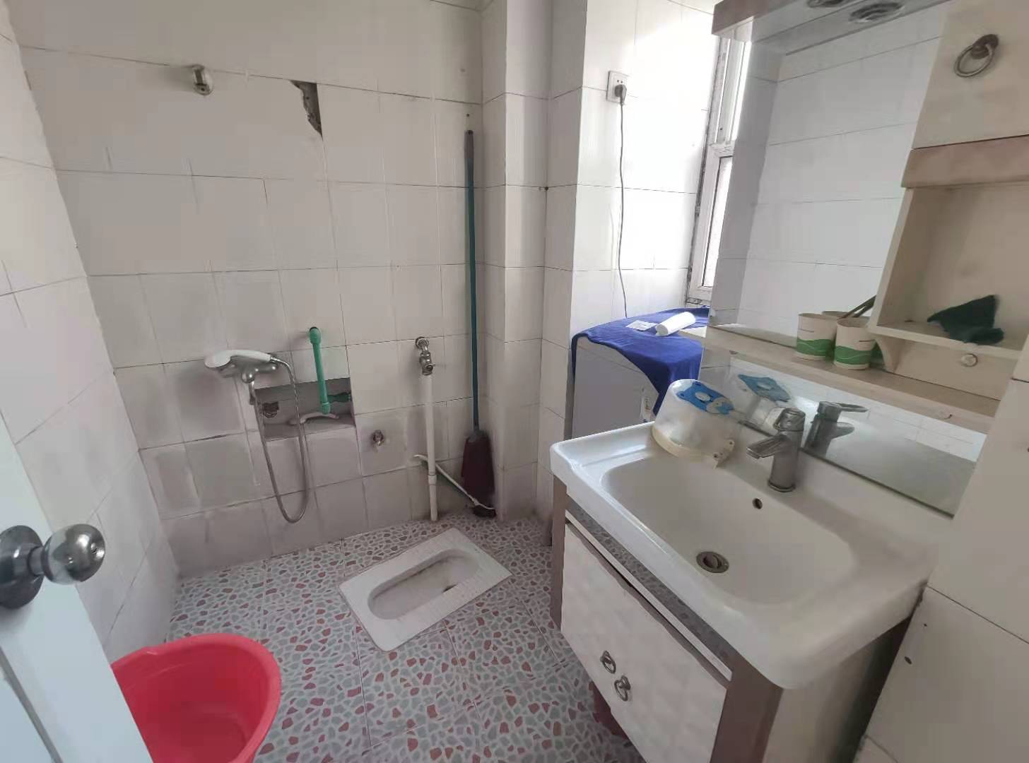 陡岭坡 3室1厅1卫 1000.0元/月 陡岭坡 3室1厅1卫 1000.0元/月室内图